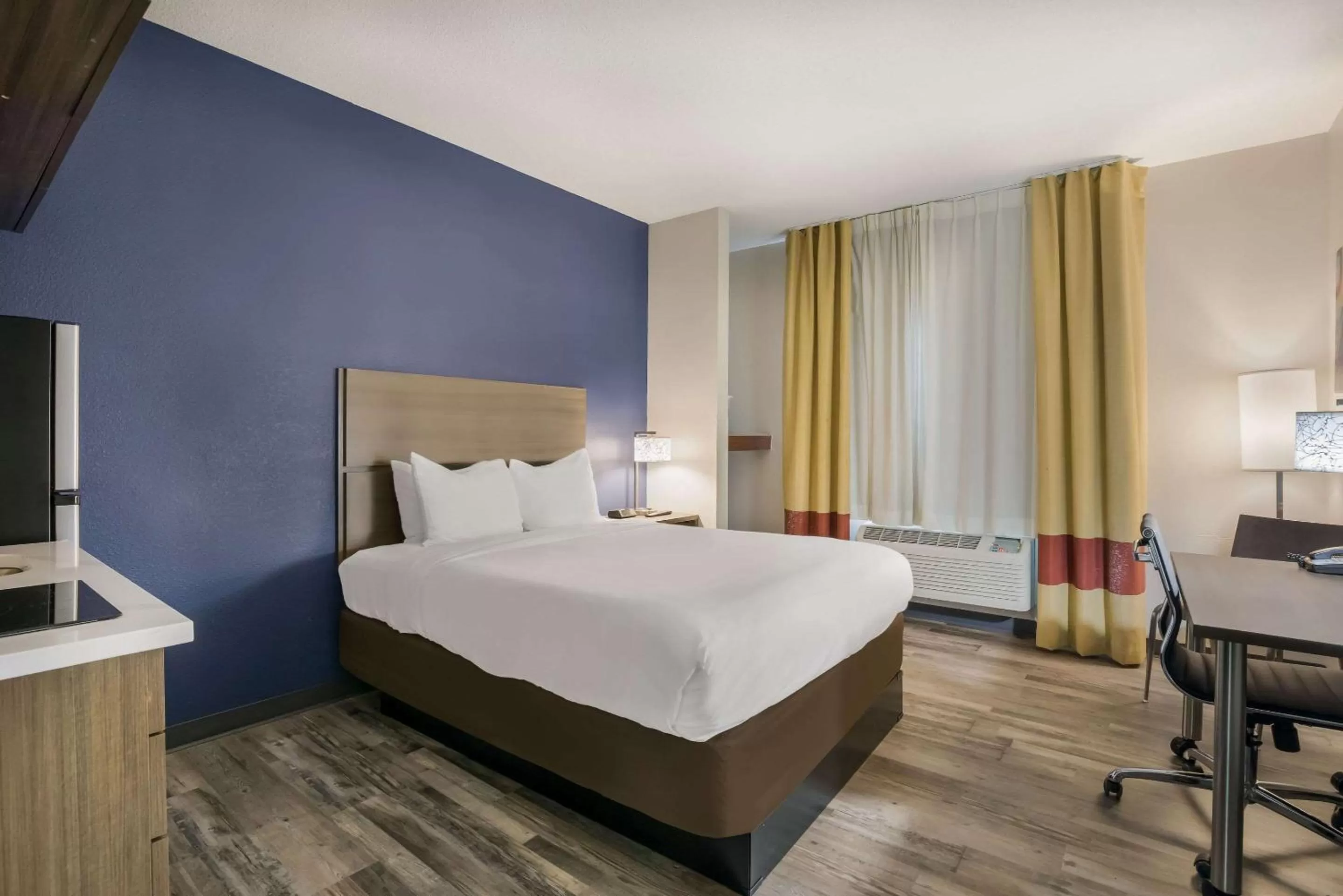 Queen Room - Accessible/Non Smoking in MainStay Suites Joliet I-80