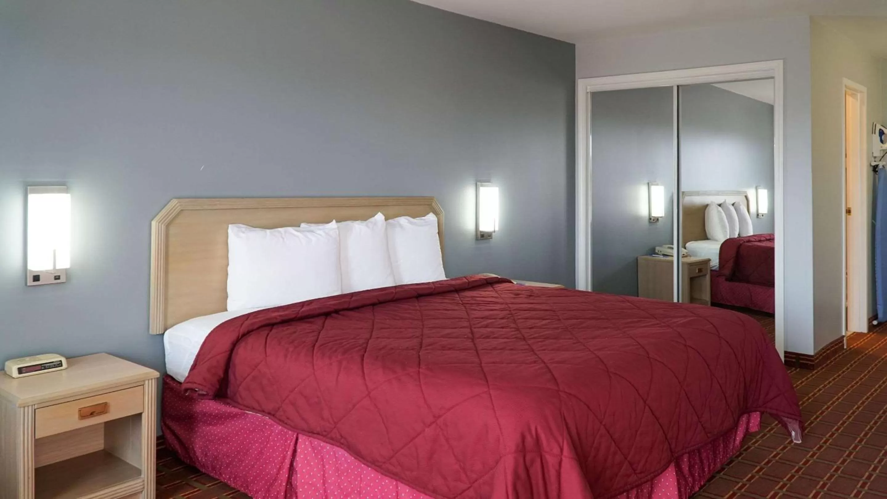 King Room - Smoking  in Rodeway Inn