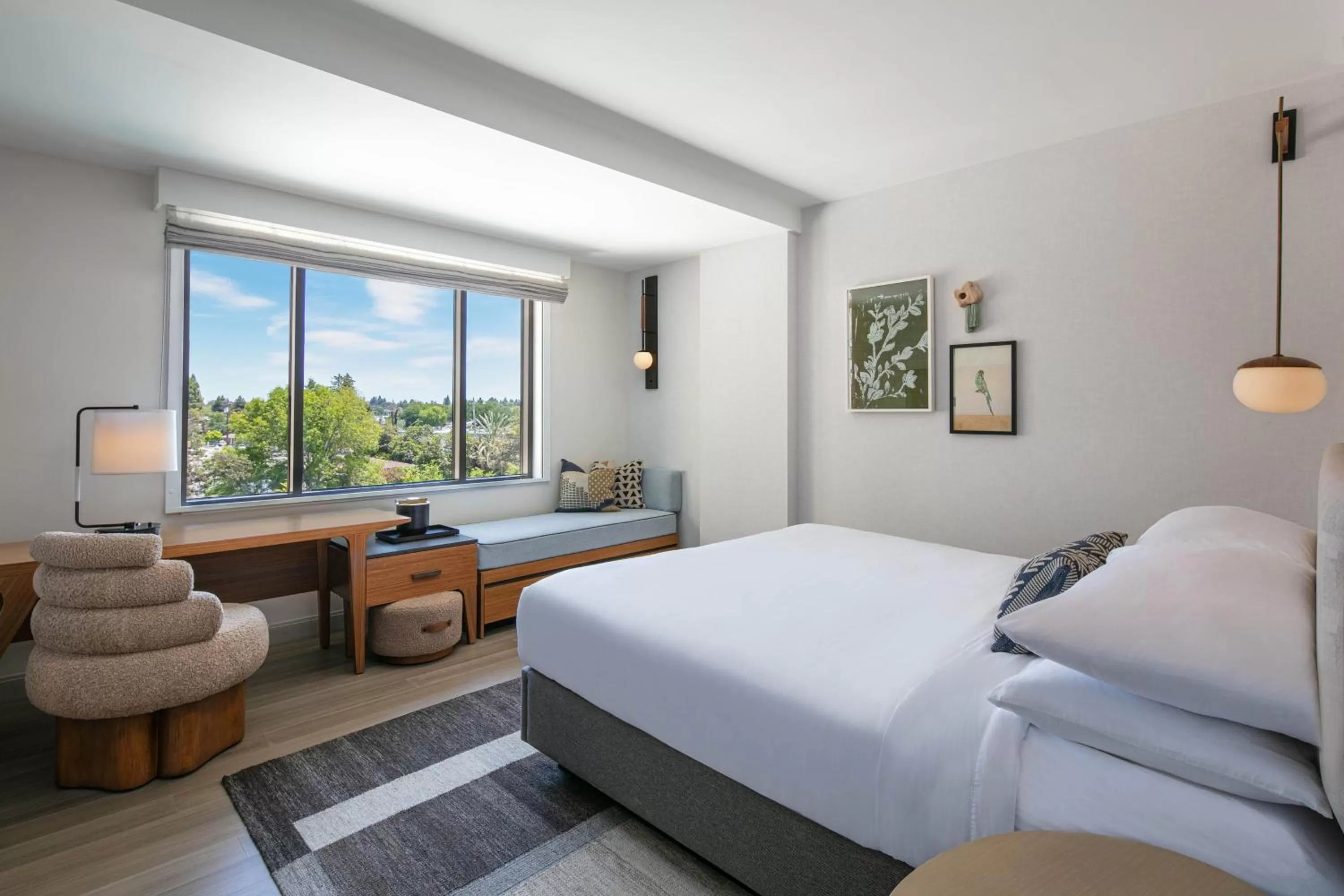 Guest room, 1 King, High floor in Hotel Citrine, Palo Alto, a Tribute Portfolio Hotel
