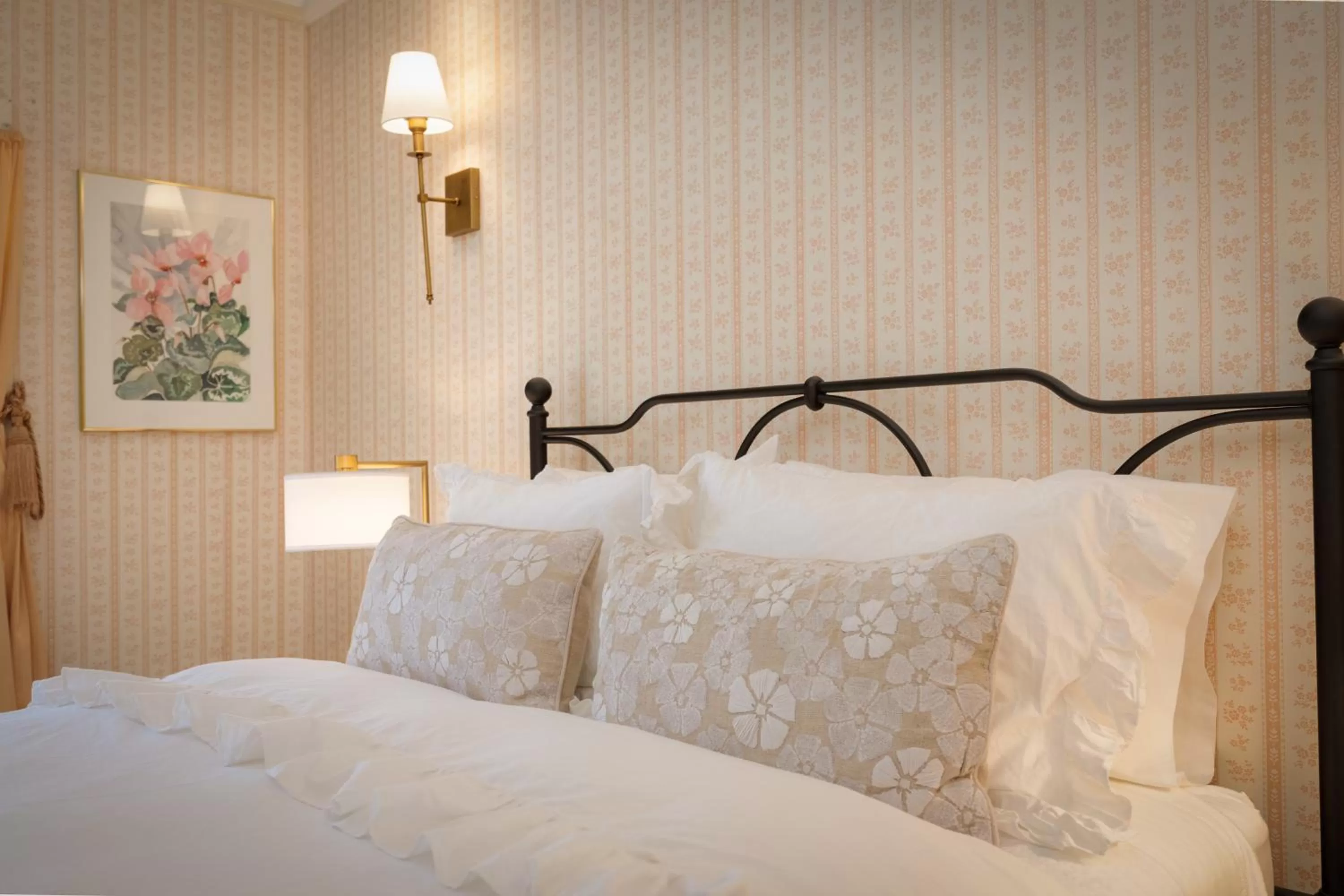 Queen Suite in Mill Rose Inn