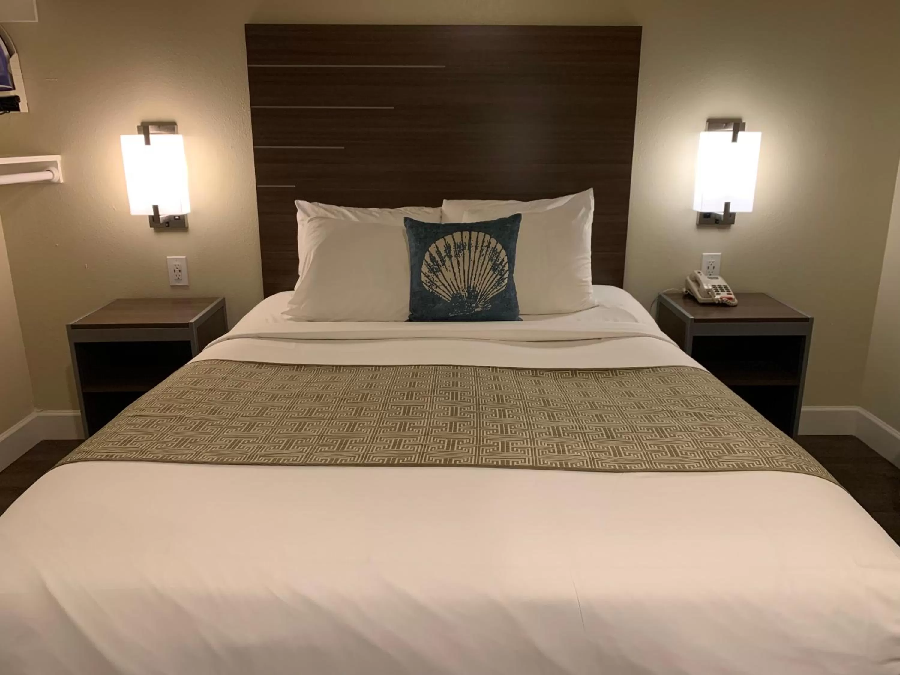 Queen Room - Disability Access in El Castell Motel