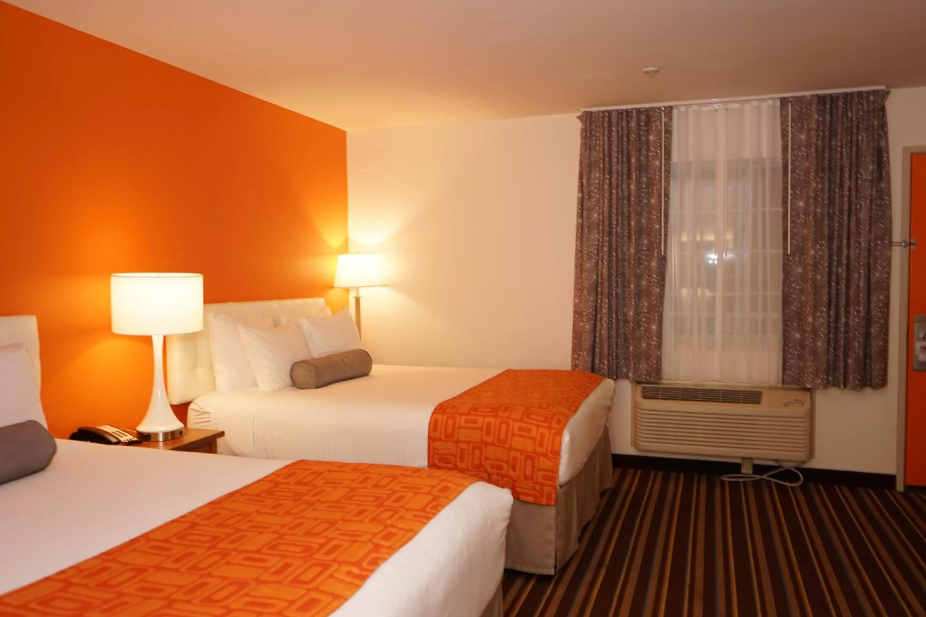 Queen Room with Two Queen Beds - Non-Smoking in Howard Johnson by Wyndham Salinas