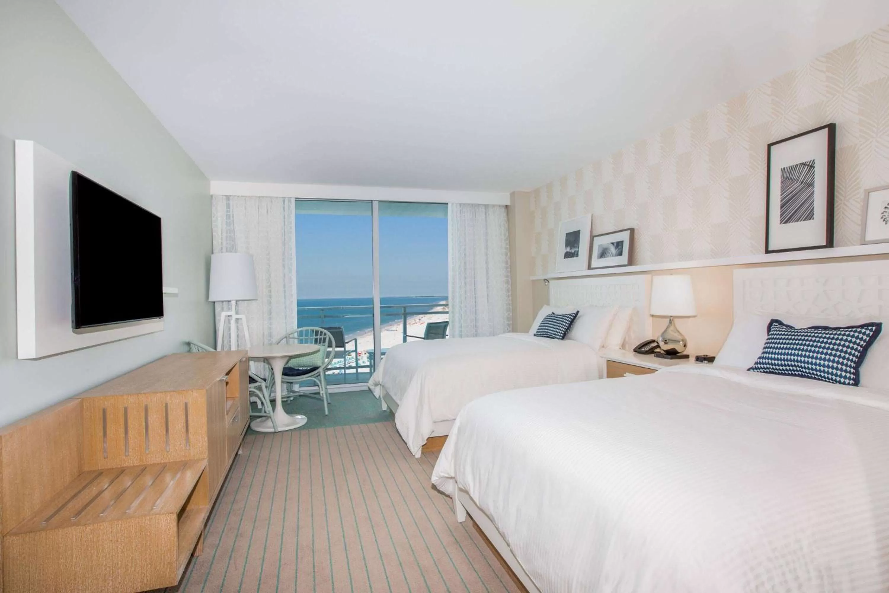 Grand Deluxe Queen Room with Partial Gulf View in Wyndham Grand Clearwater Beach