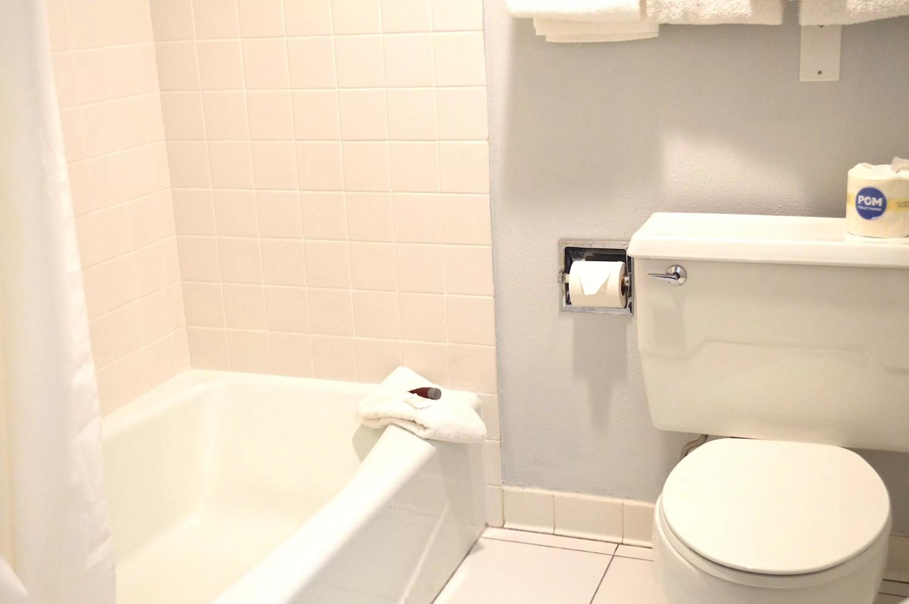 One Queen Bed Smoking in Americas Best Value Inn and Suites St. Cloud