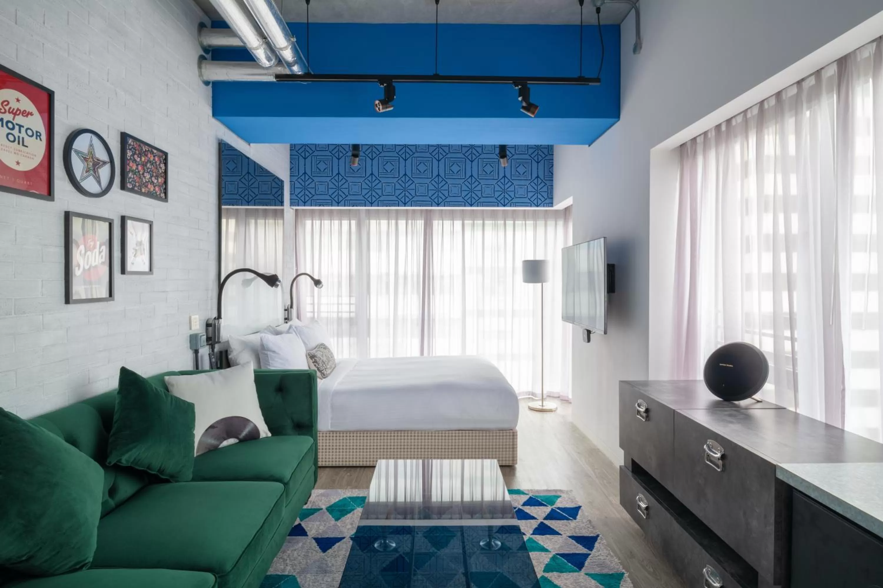 Corner Deluxe Queen Room in Southside by Ovolo