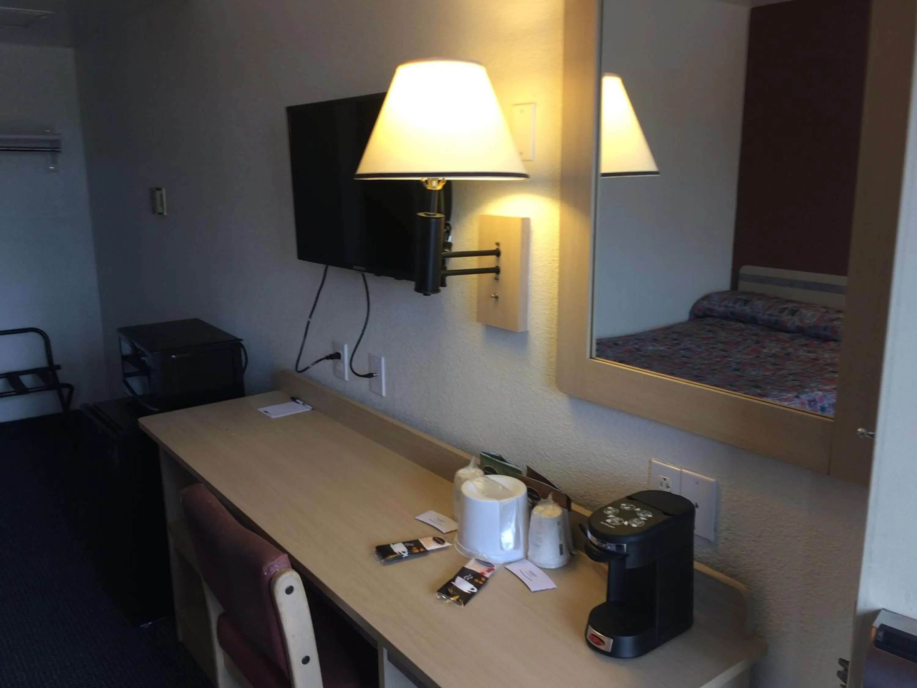 King Room - Mobility Access/Non-Smoking in Travelodge by Wyndham Raton