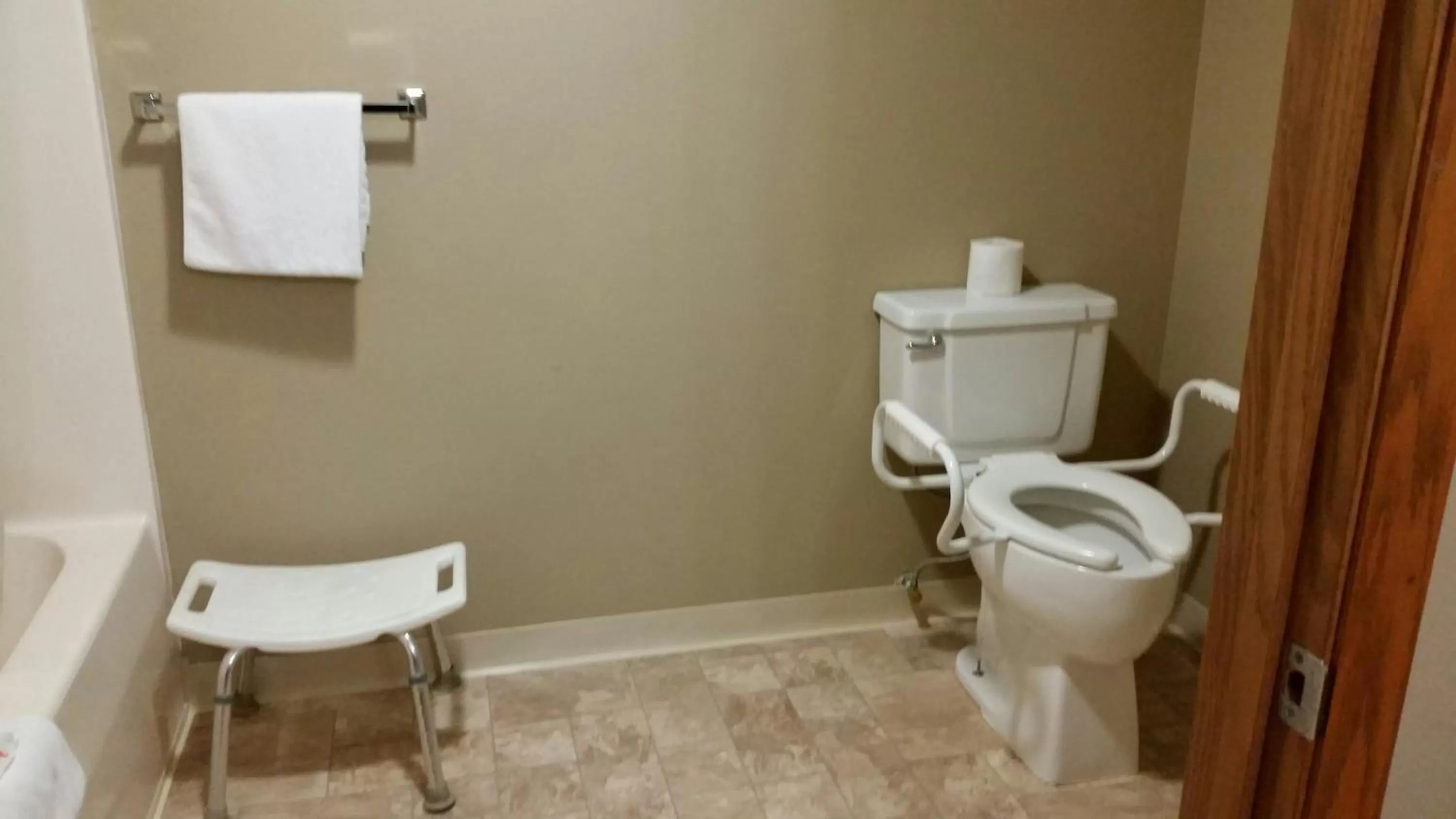 Queen Room - Disability Access/Non-Smoking in Super 8 by Wyndham Macomb