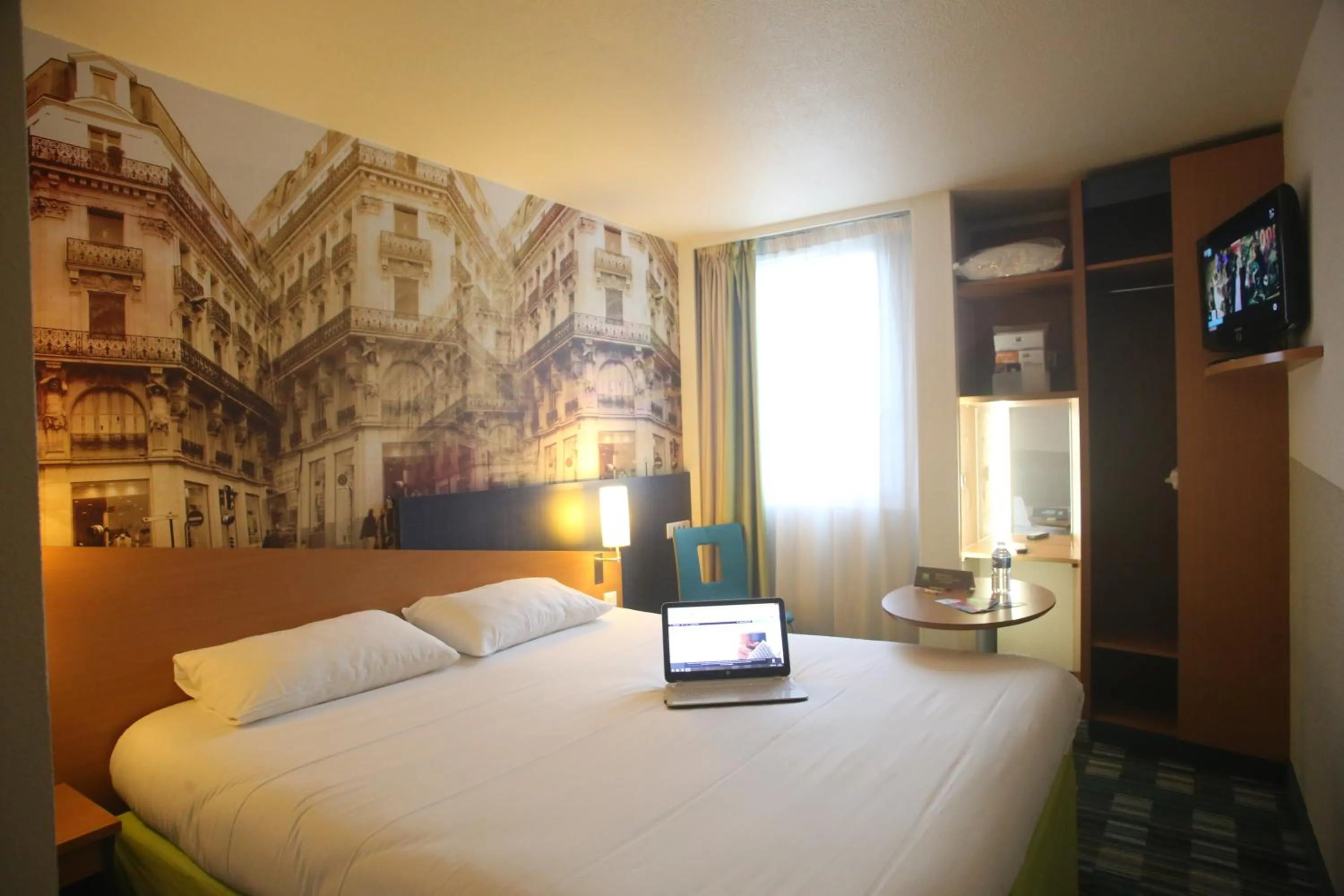 Bedroom, Bed in ibis Styles Orléans