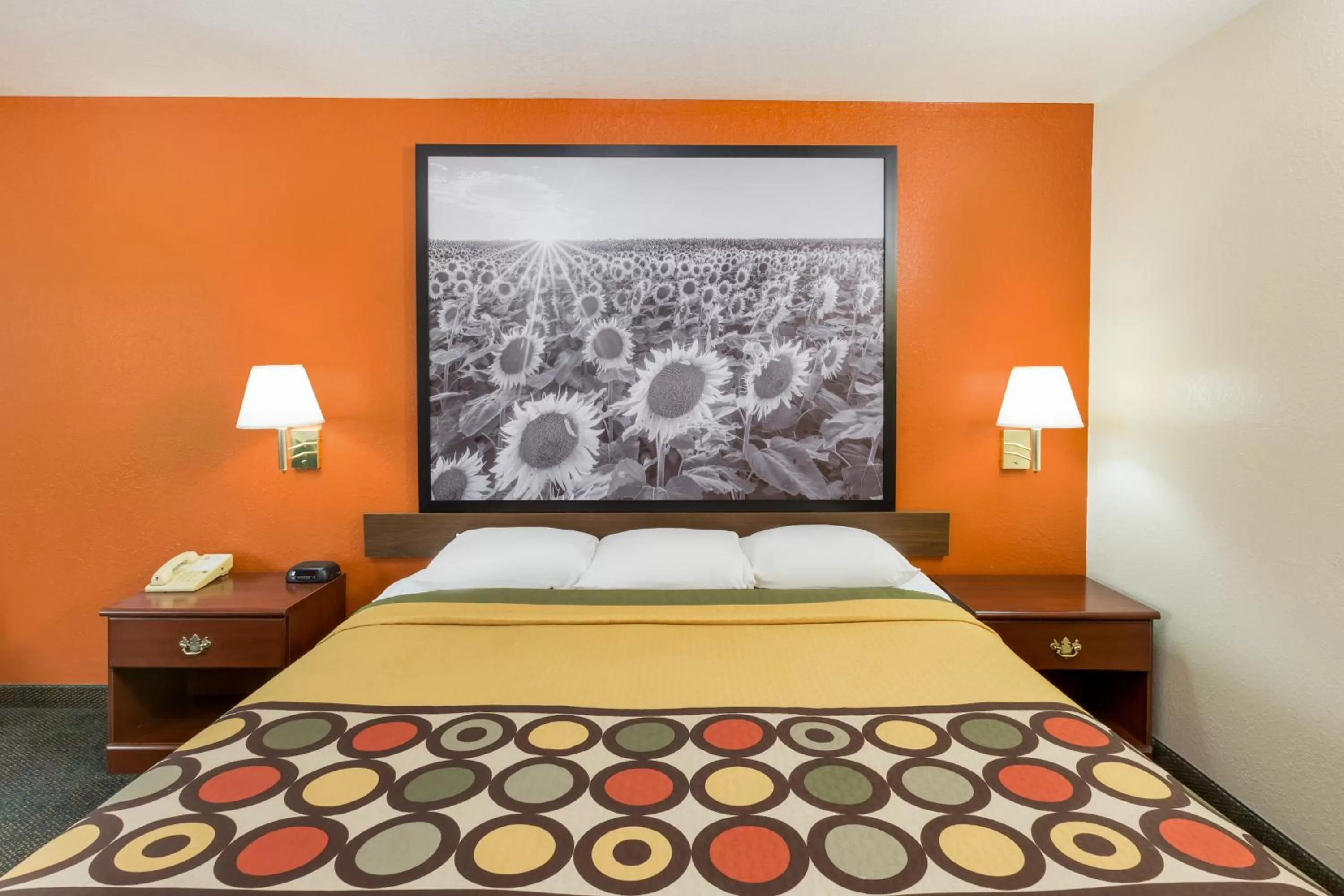 King Suite - Non-Smoking in Super 8 by Wyndham Holton