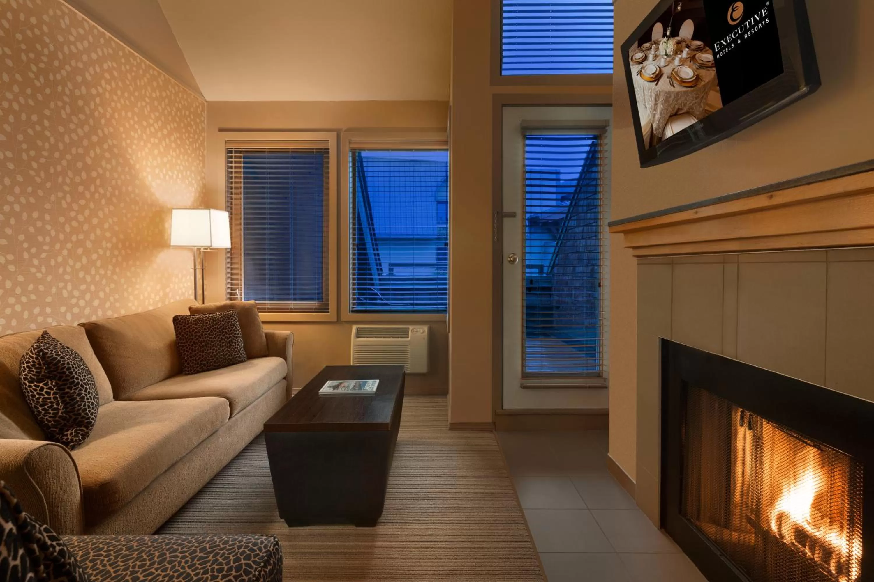 Queen Studio Loft in Executive Inn Whistler