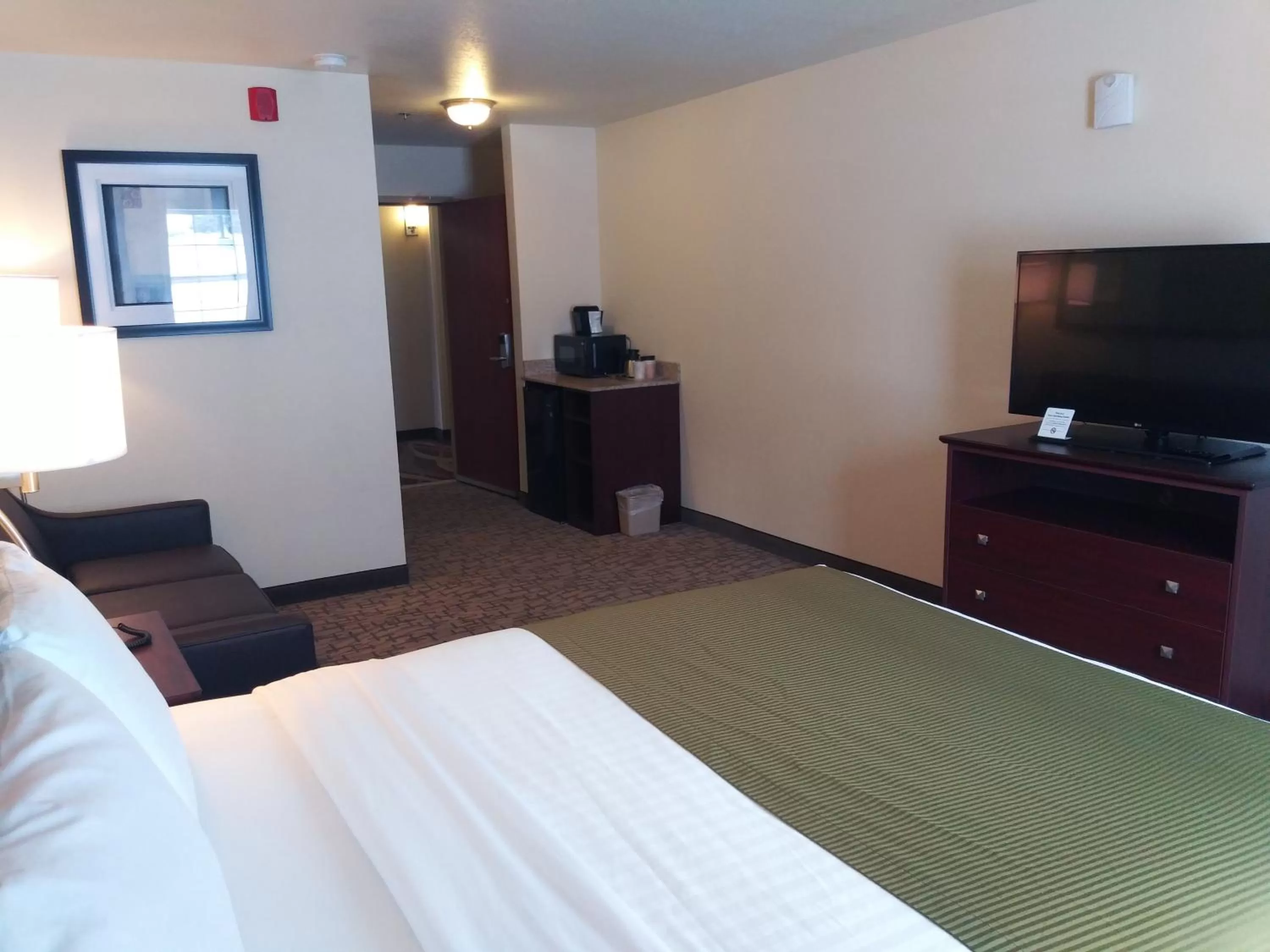 Bed in Cobblestone Inn & Suites - Barron