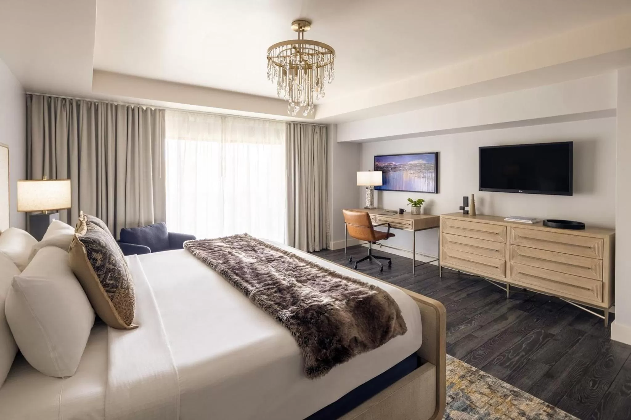 One-Bedroom Suite with Balcony and Courtyard View in Crowne Plaza Phoenix - Chandler Golf Resort by IHG