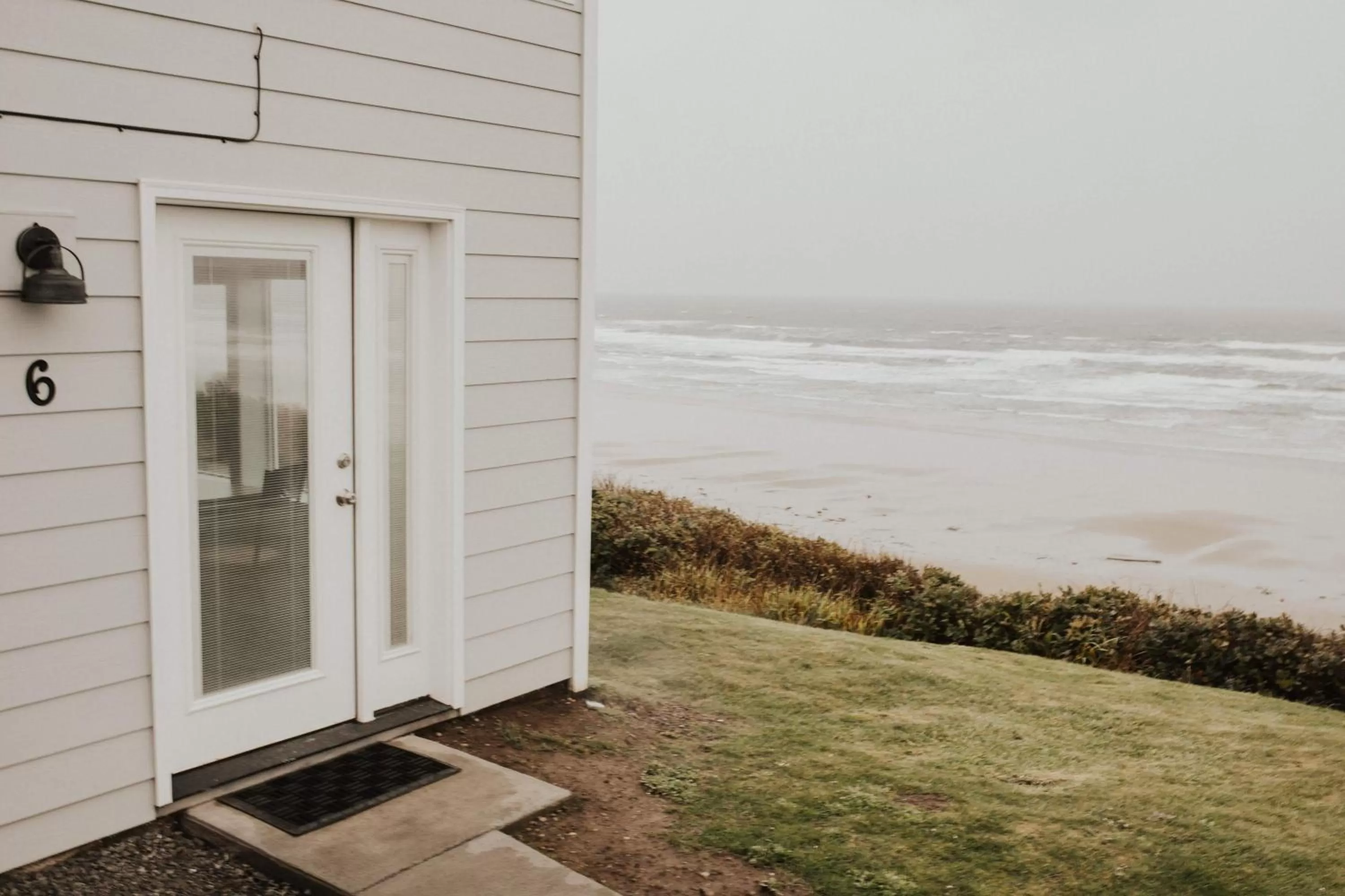 Lighthouse Lookout Condo - Adults & 13+ Years Old Only in Nye Beach Cottages