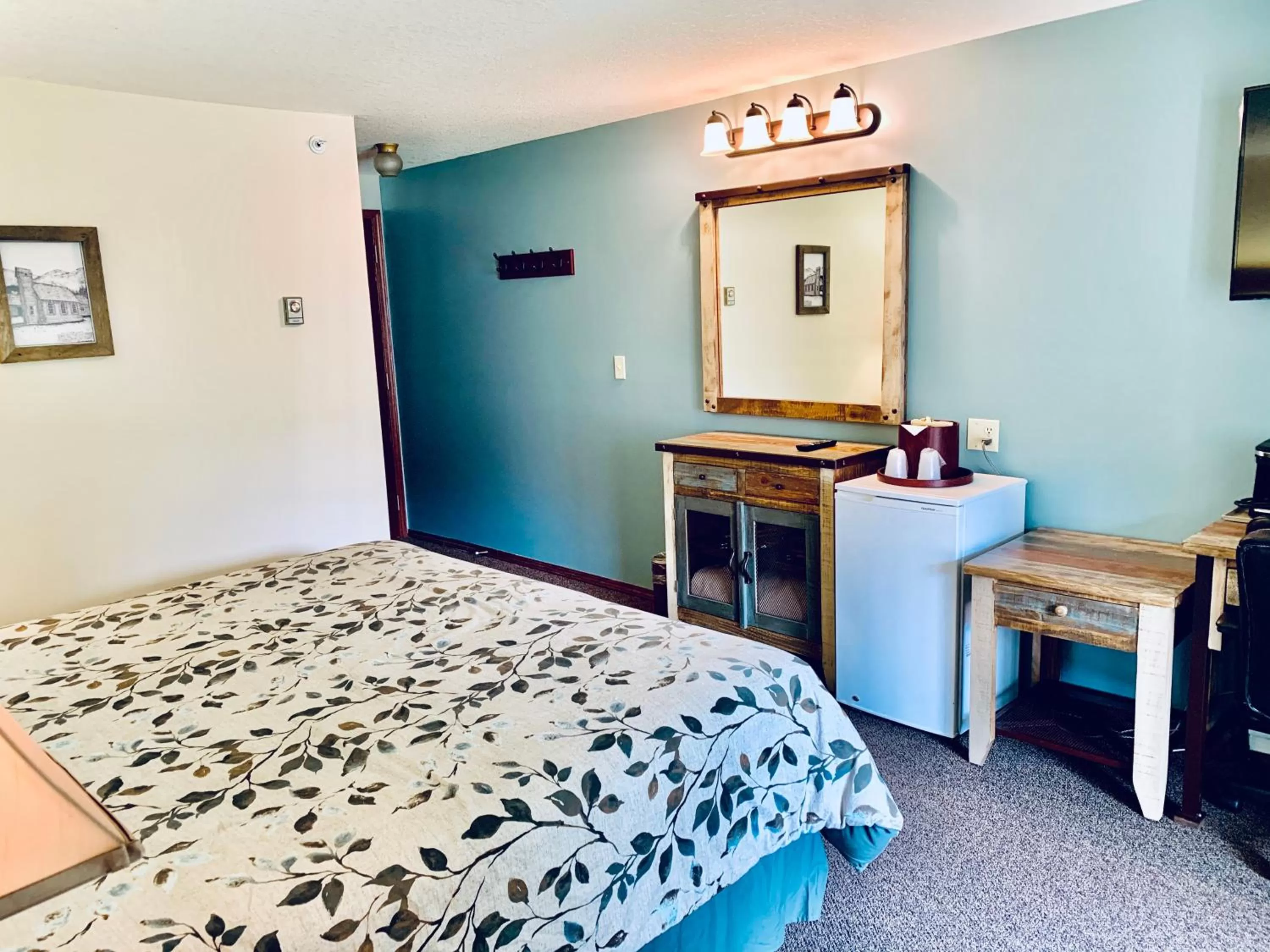 Standard Queen Room in Three Valley Lake Chateau