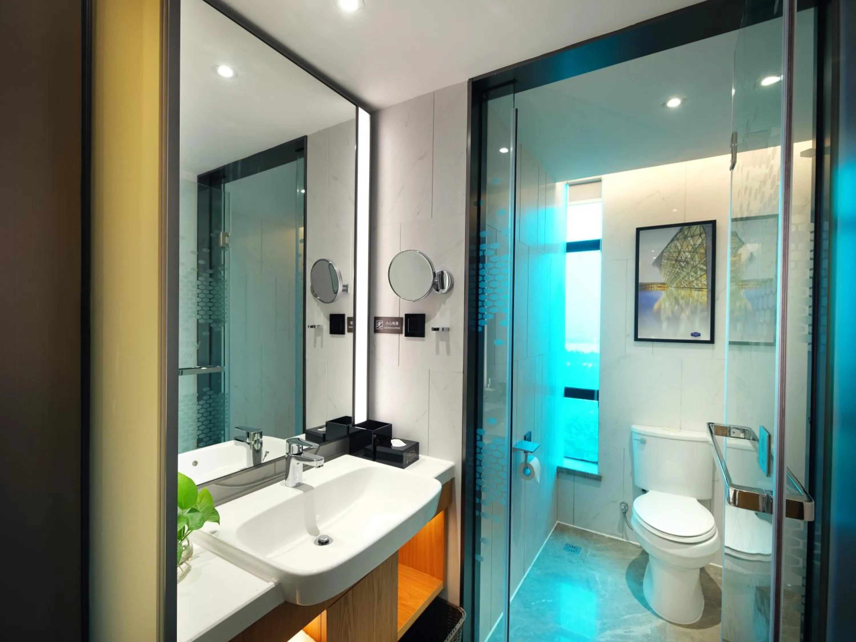 Deluxe Twin Bed Room in Hampton by Hilton Guangzhou Tianhe Sports Center