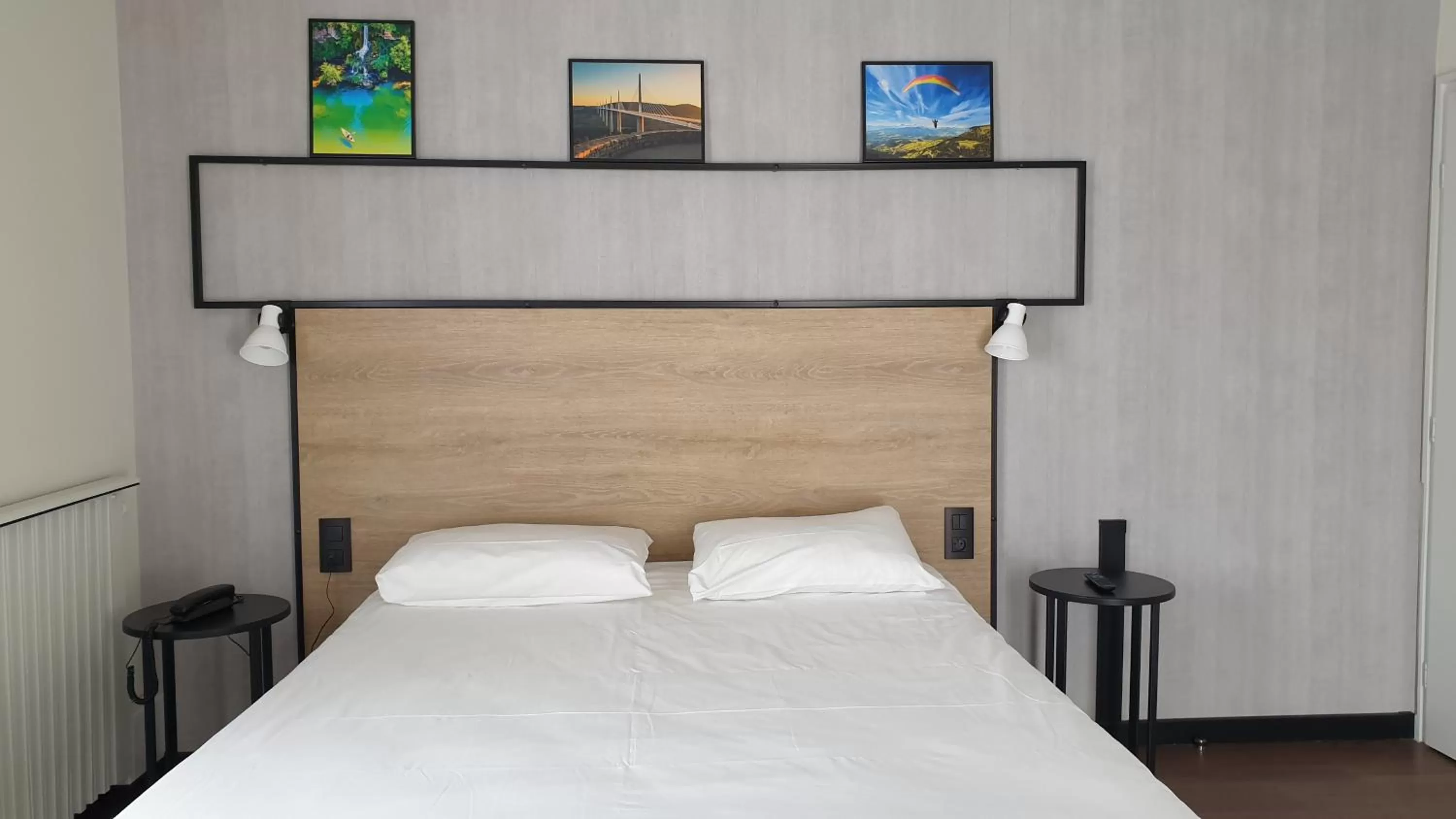 Standard Room with an Industrial Style in Ibis Centre Millau