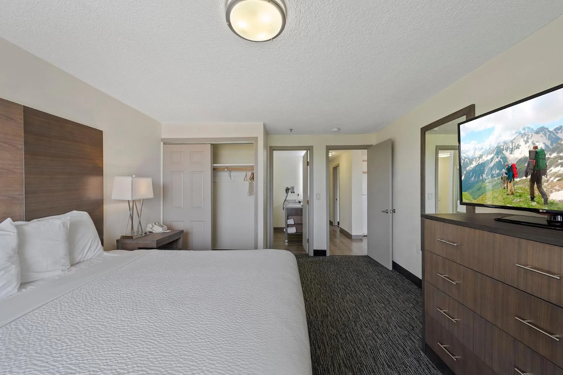 Standard Single King Room with Ocean View in Oceanview Inn at the Arch