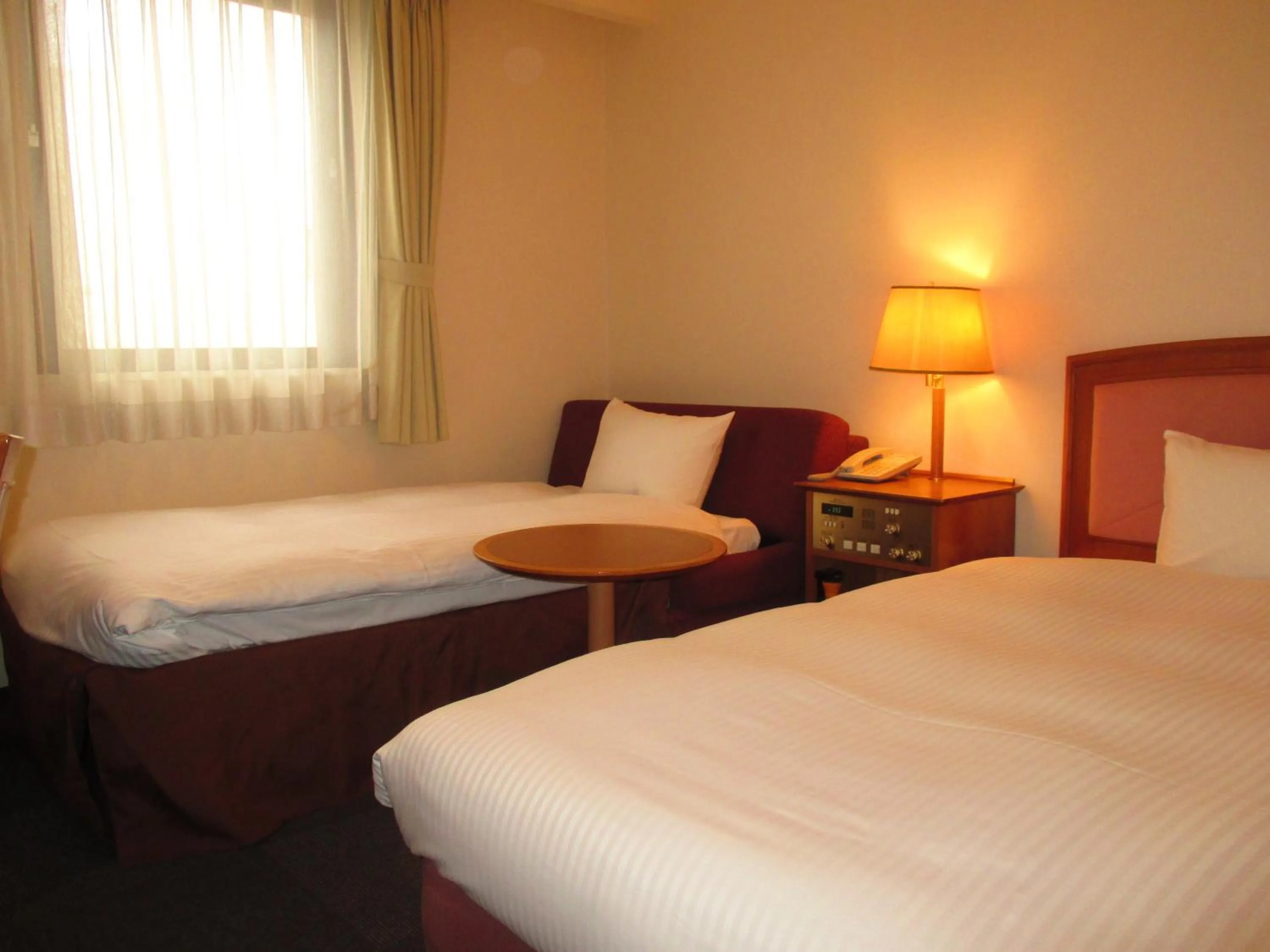 Small Twin Room - single occupancy - Long Stay - Smoking in Hotel Green Selec
