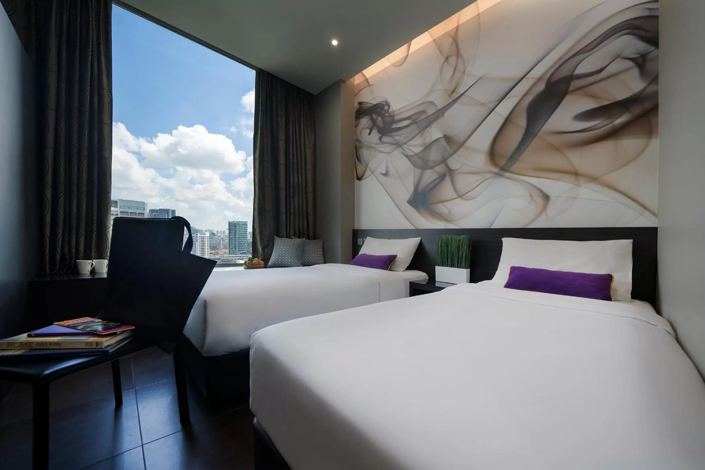 Twin Room with City View in V Hotel Lavender