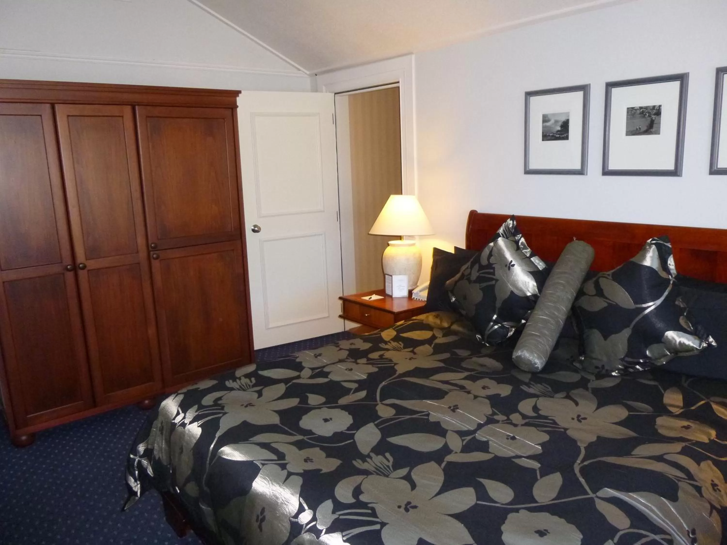 King Suite with Club Lounge Access - Adult Only in Millennium Hotel Rotorua