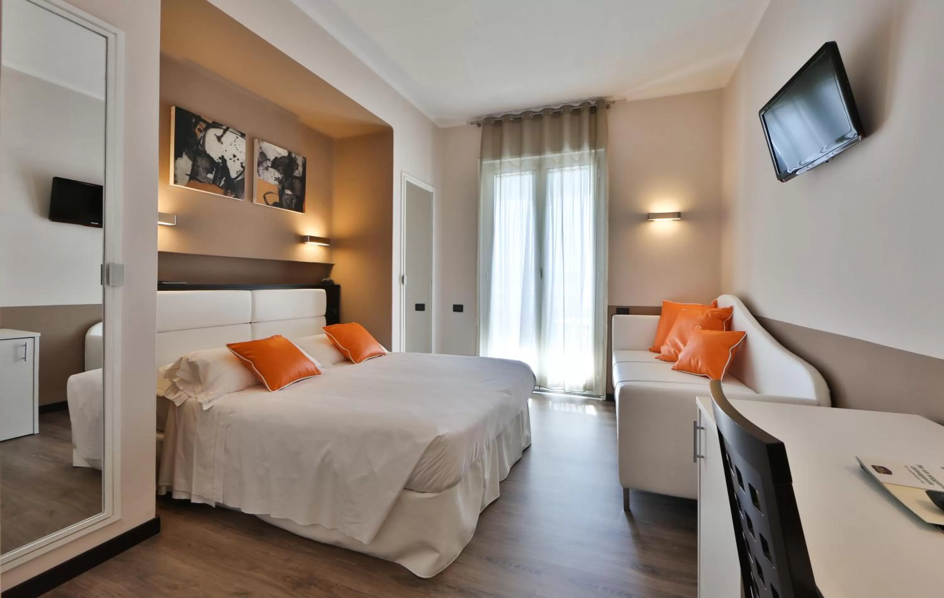 Room with Queen and Single Bed - Sea View in Best Western Regina Elena