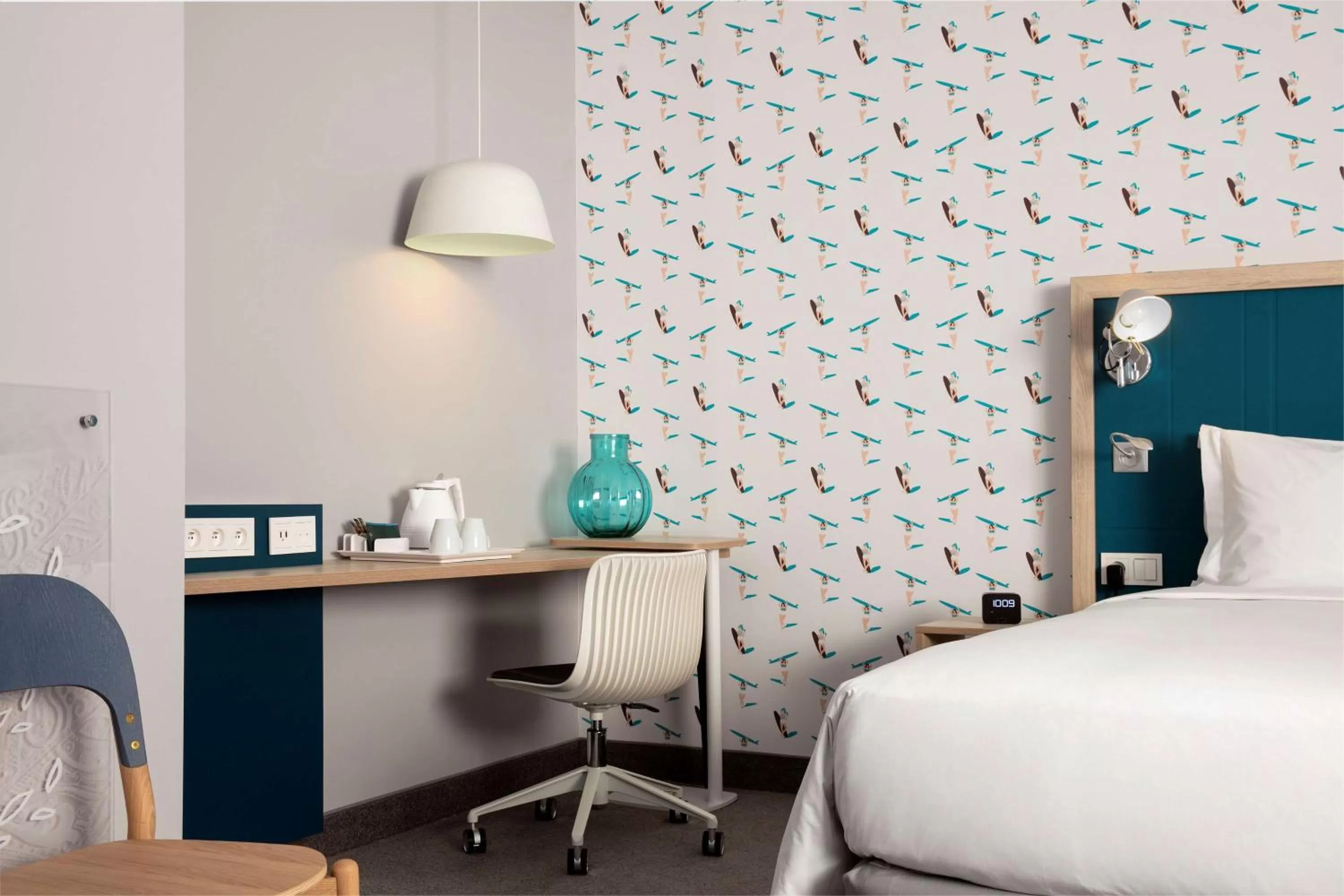 Twin Room with Sofa Bed in Hampton By Hilton Paris Clichy