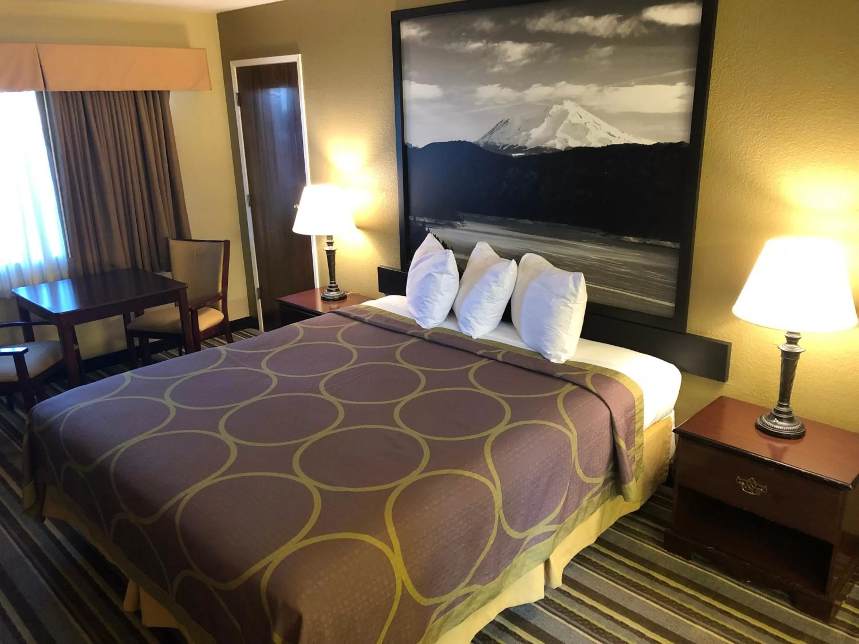 King Room with Mobility/Hearing Impaired Access - Smoking in Super 8 by Wyndham Corning