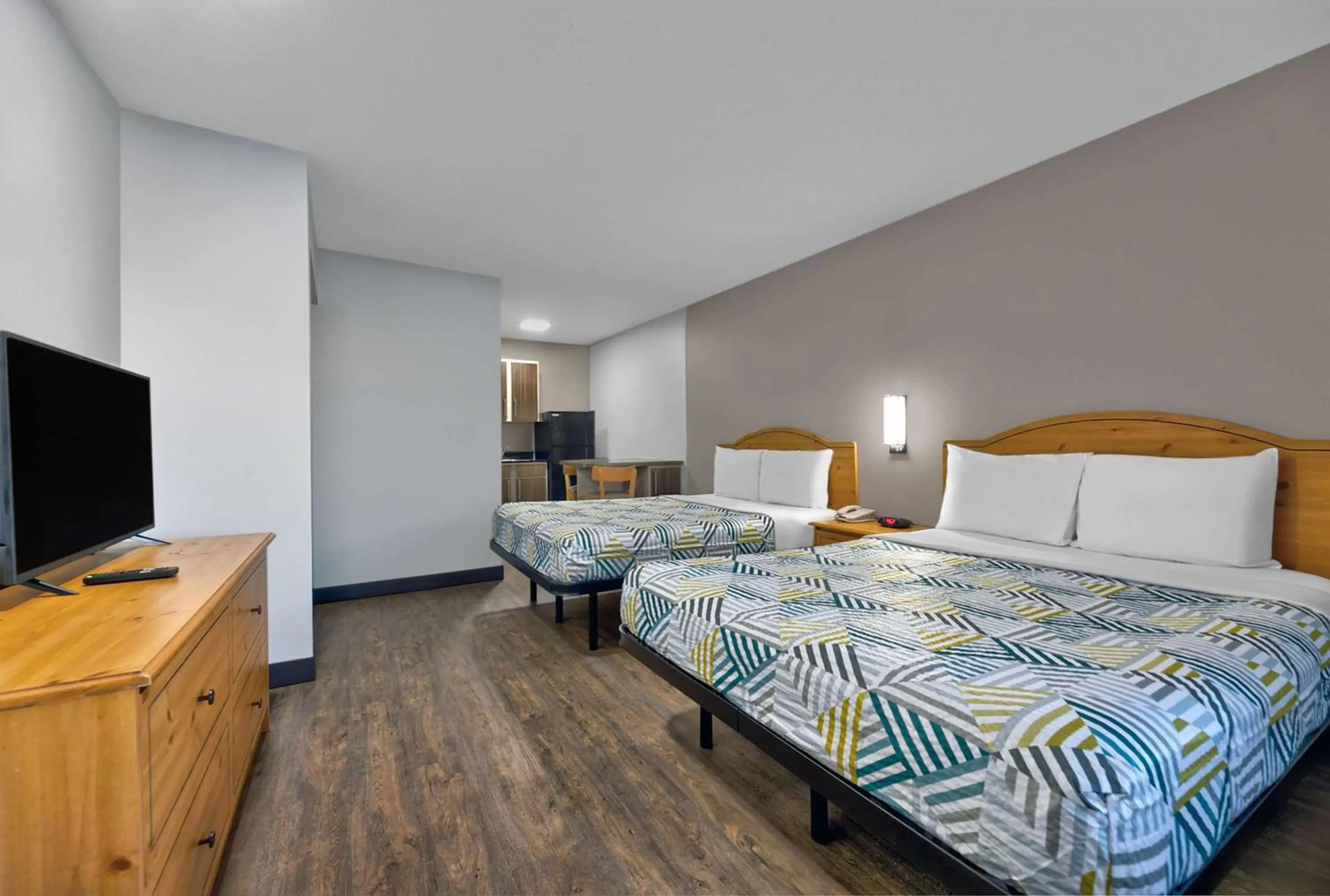 Quadruple Room - single occupancy - Disability Access - Non-Smoking in Studio 6-North Richland Hills, TX - Fort Worth