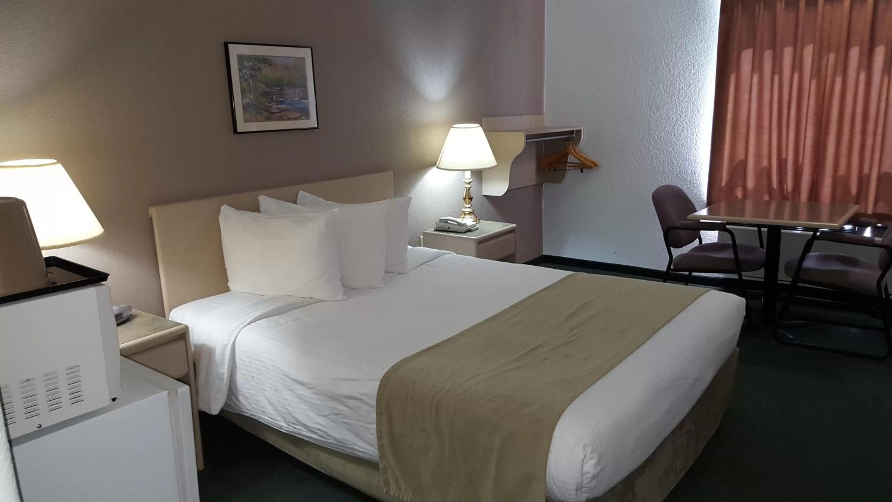 Queen Room - Disability Access - Non-Smoking in Super 8 by Wyndham Pincher Creek AB