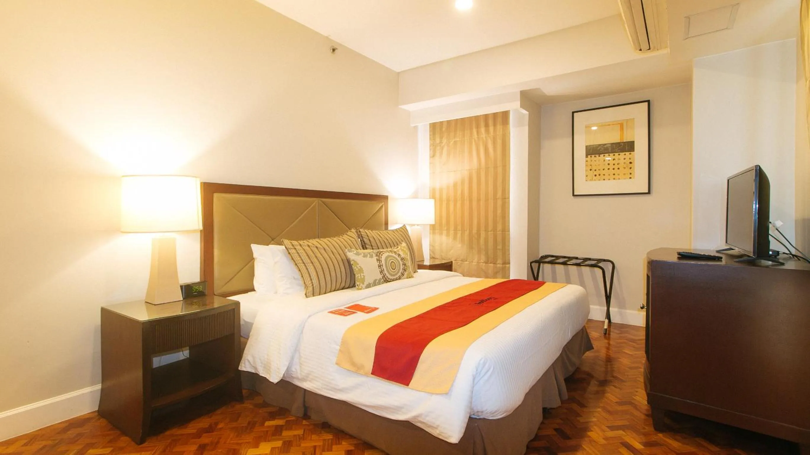 Suite in RedDoorz Premium at The Residences Olympia Makati