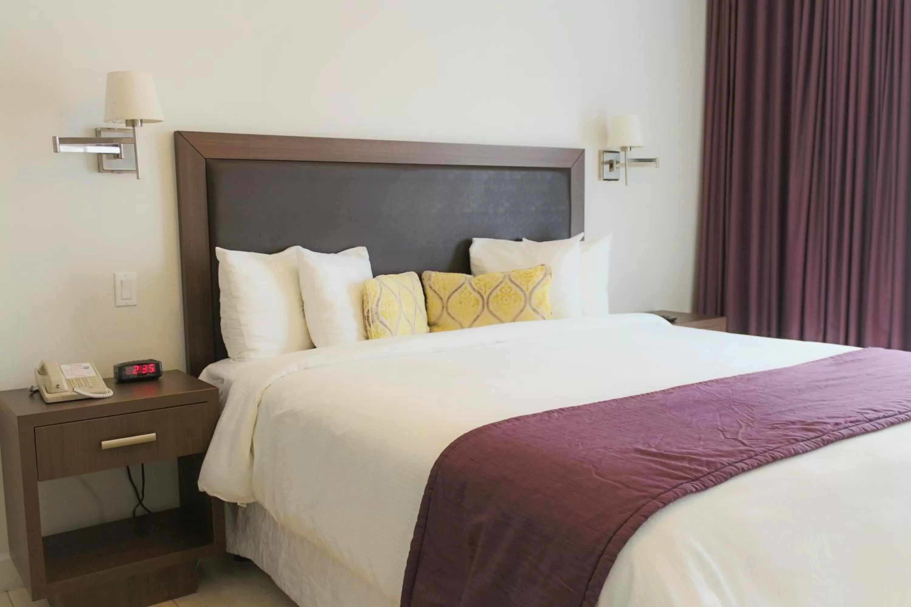 Standard King Room - No Resort Fee in Collins Hotel