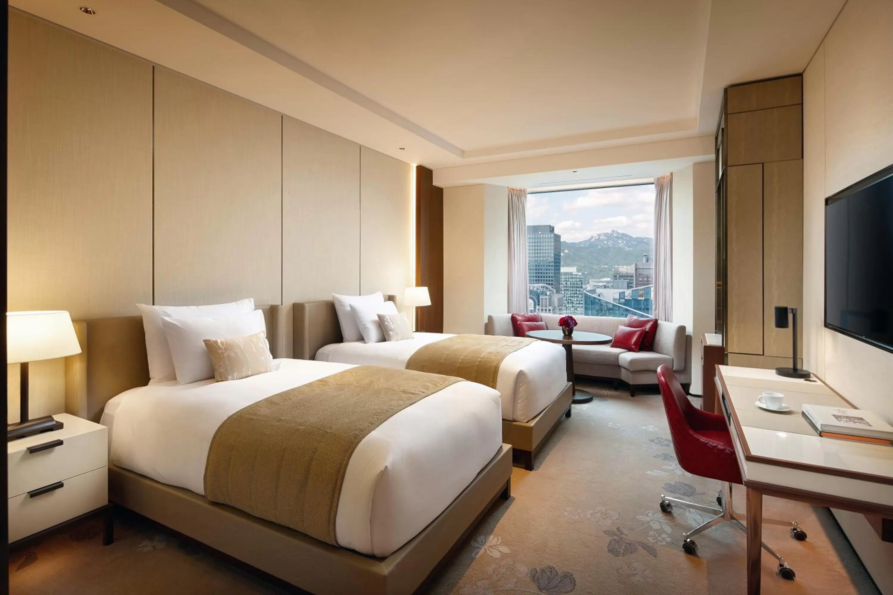 Grand Deluxe Twin Room in Lotte Hotel Seoul
