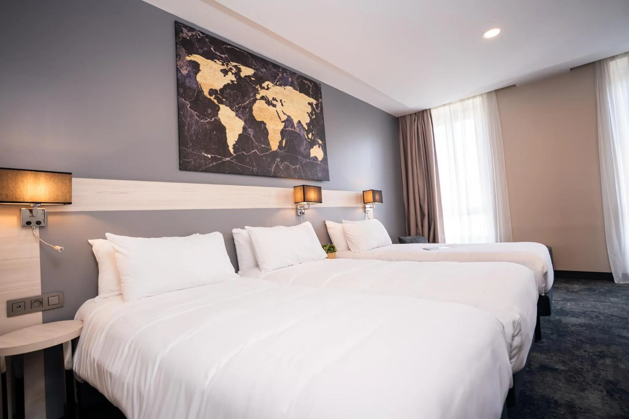 Triple Room in Hôtel Univers