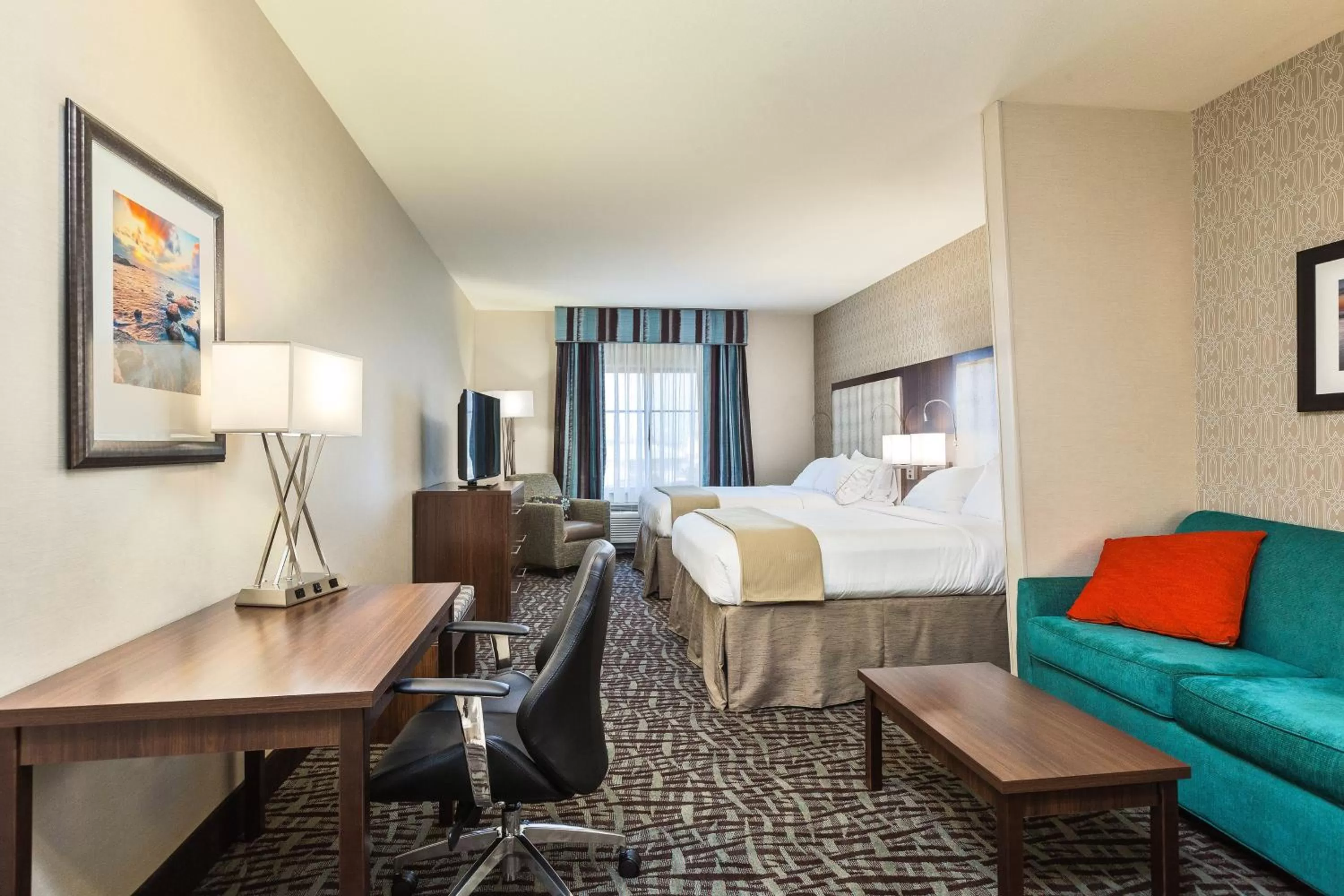Two-Bedroom Suite - Hearing Accessible in Holiday Inn Express & Suites Eureka by IHG