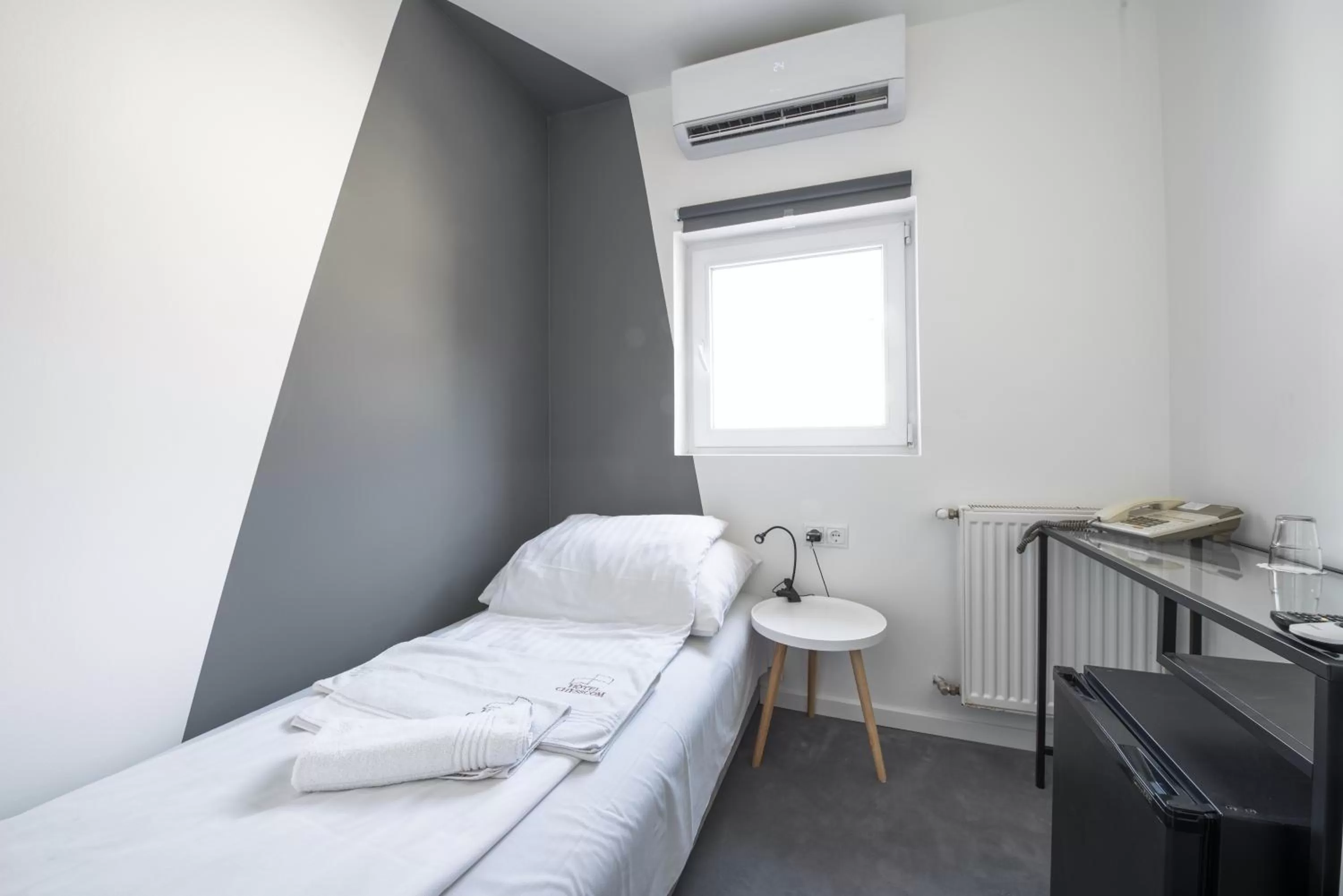 Compact Single Room - single occupancy in Chesscom Hotel