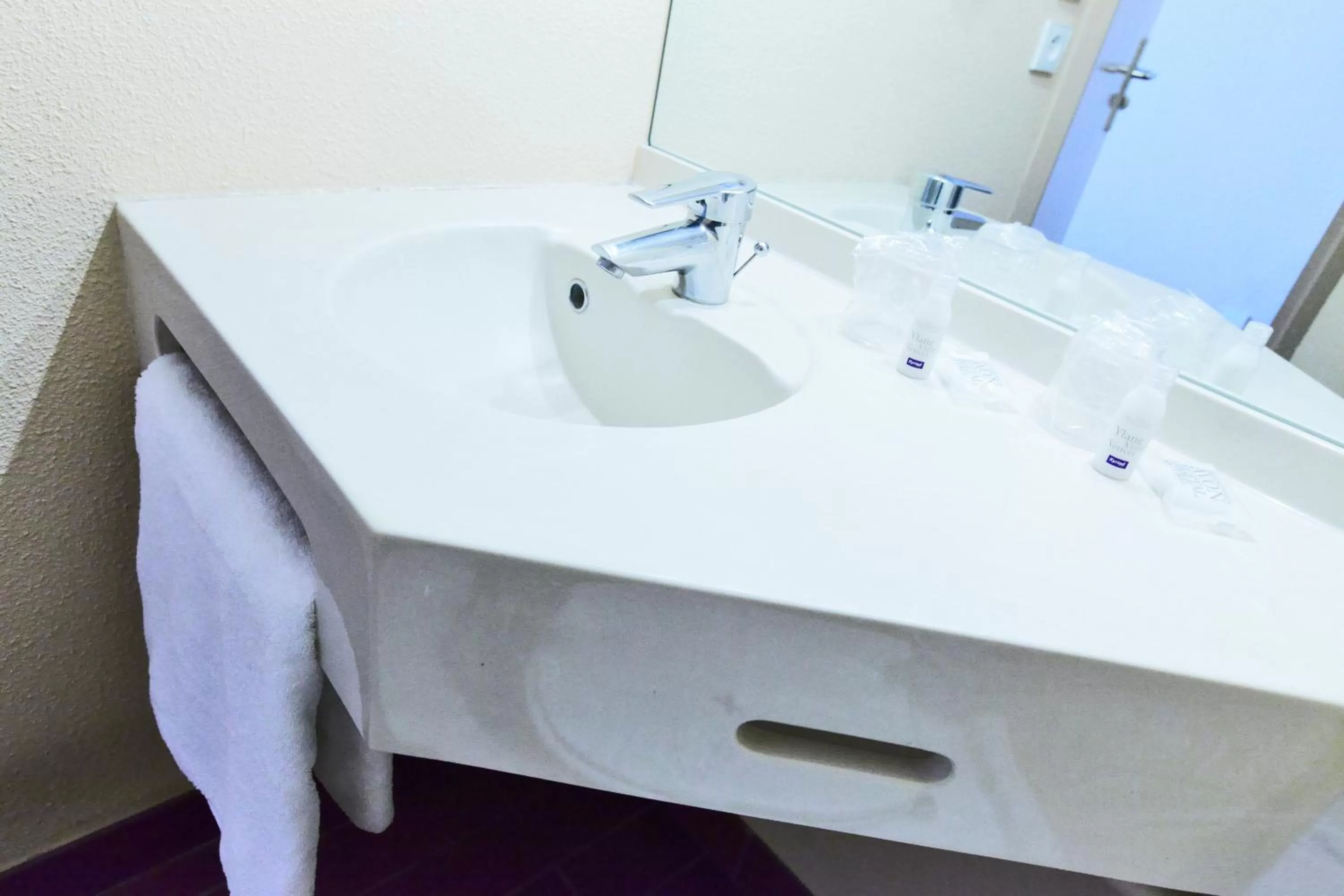 Double Room in Kyriad Beauvais Sud