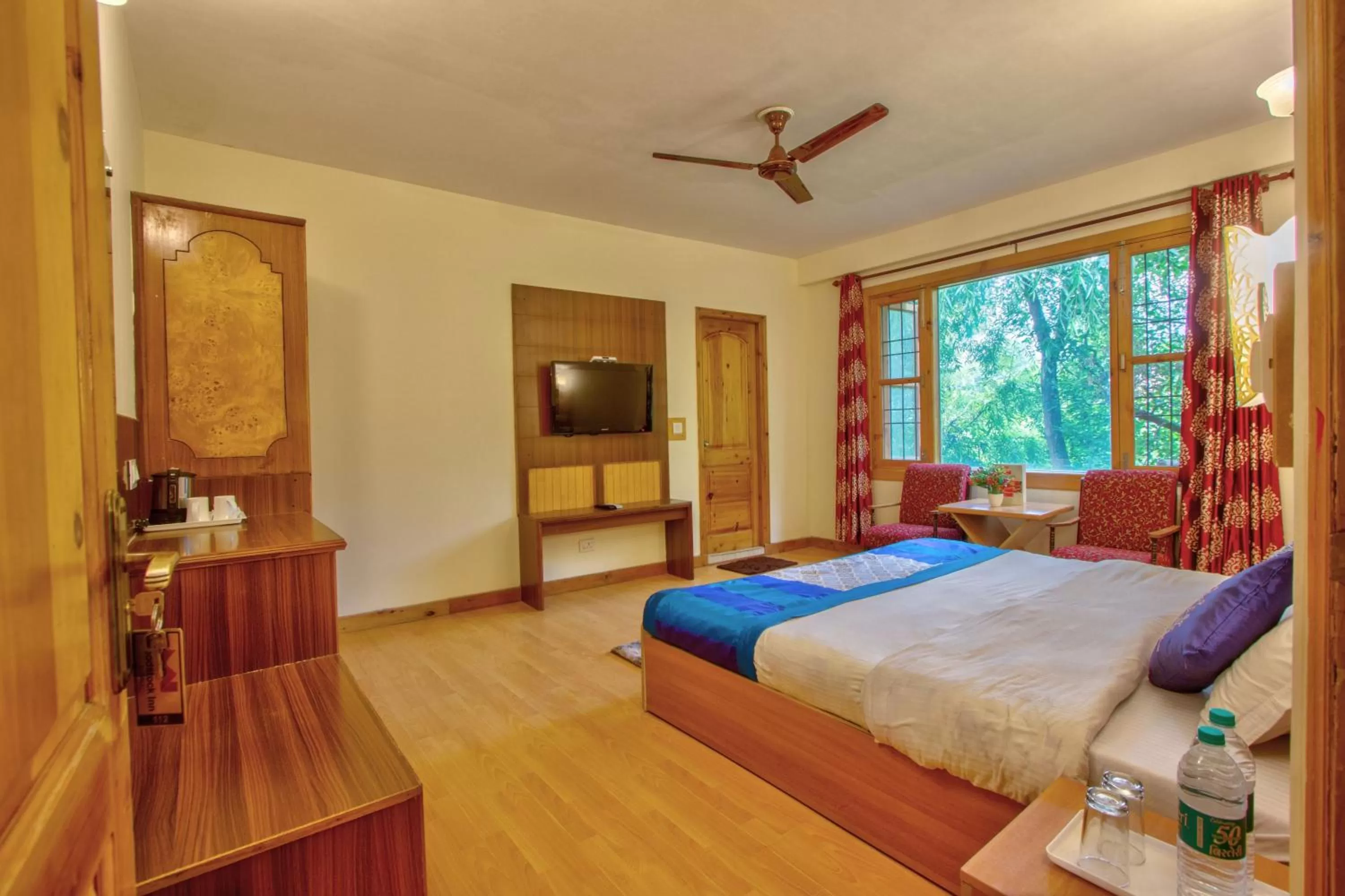 Deluxe Double Room in Woodstock Inn Manali 800 Mtrs from Mall Road