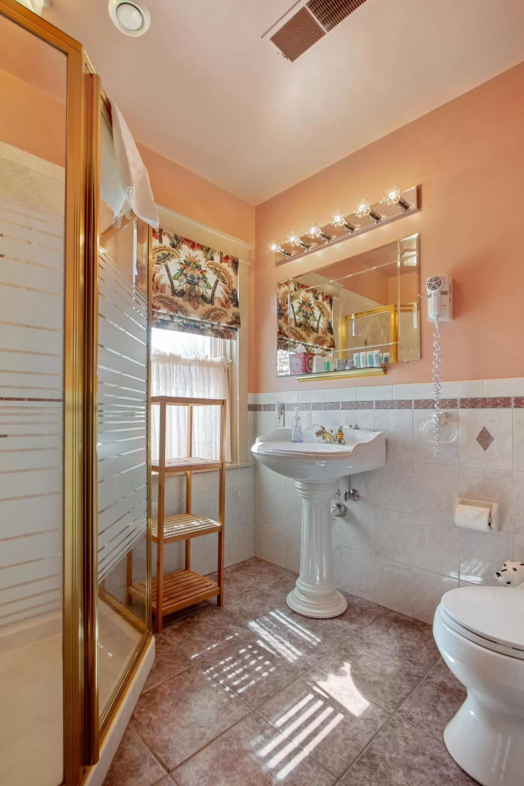 Traditional King Room in After Eight Bed and Breakfast