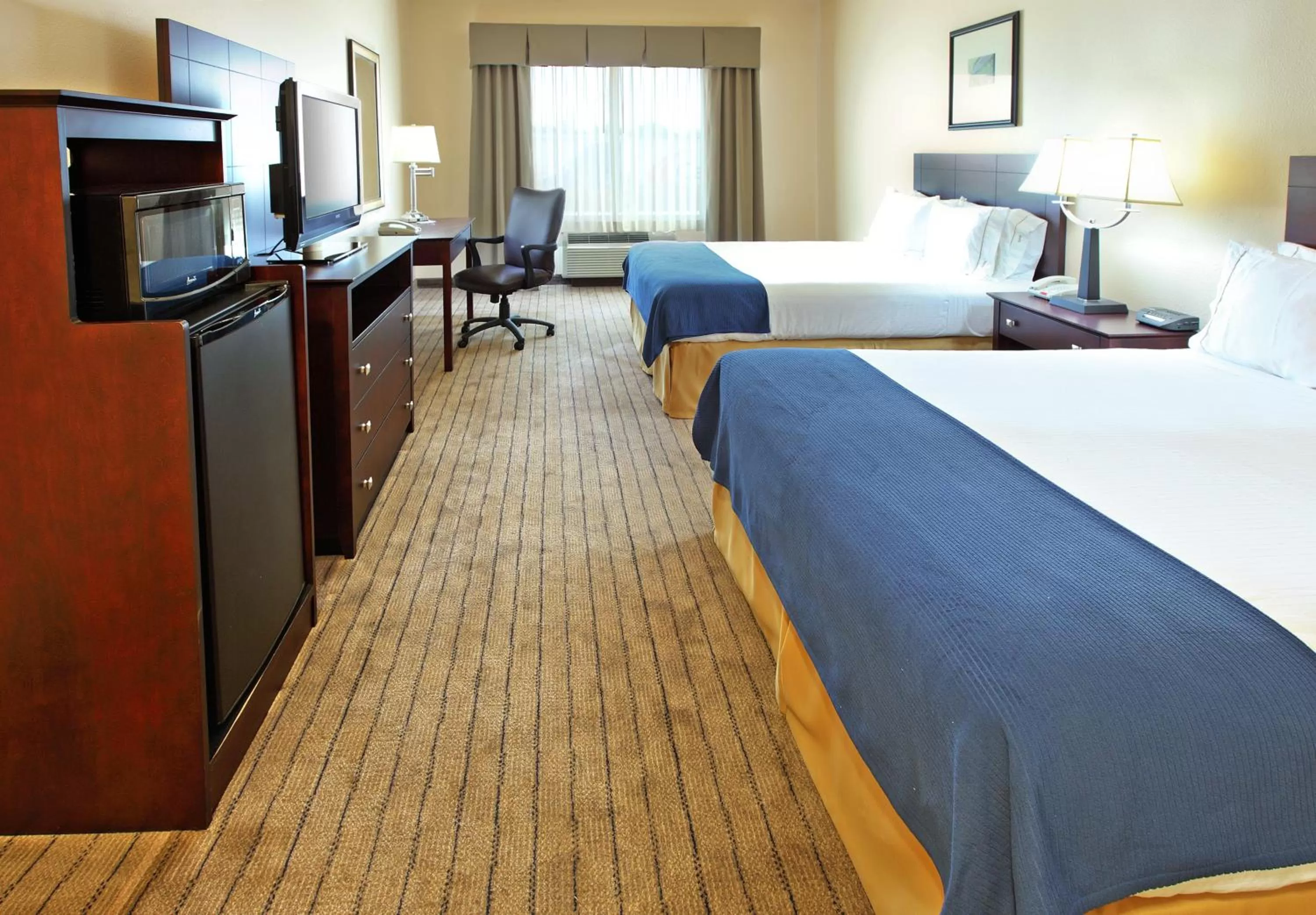 Room with Two Beds - Hearing Accessible - Non-Smoking in Holiday Inn Express Hotel & Suites Marshall by IHG