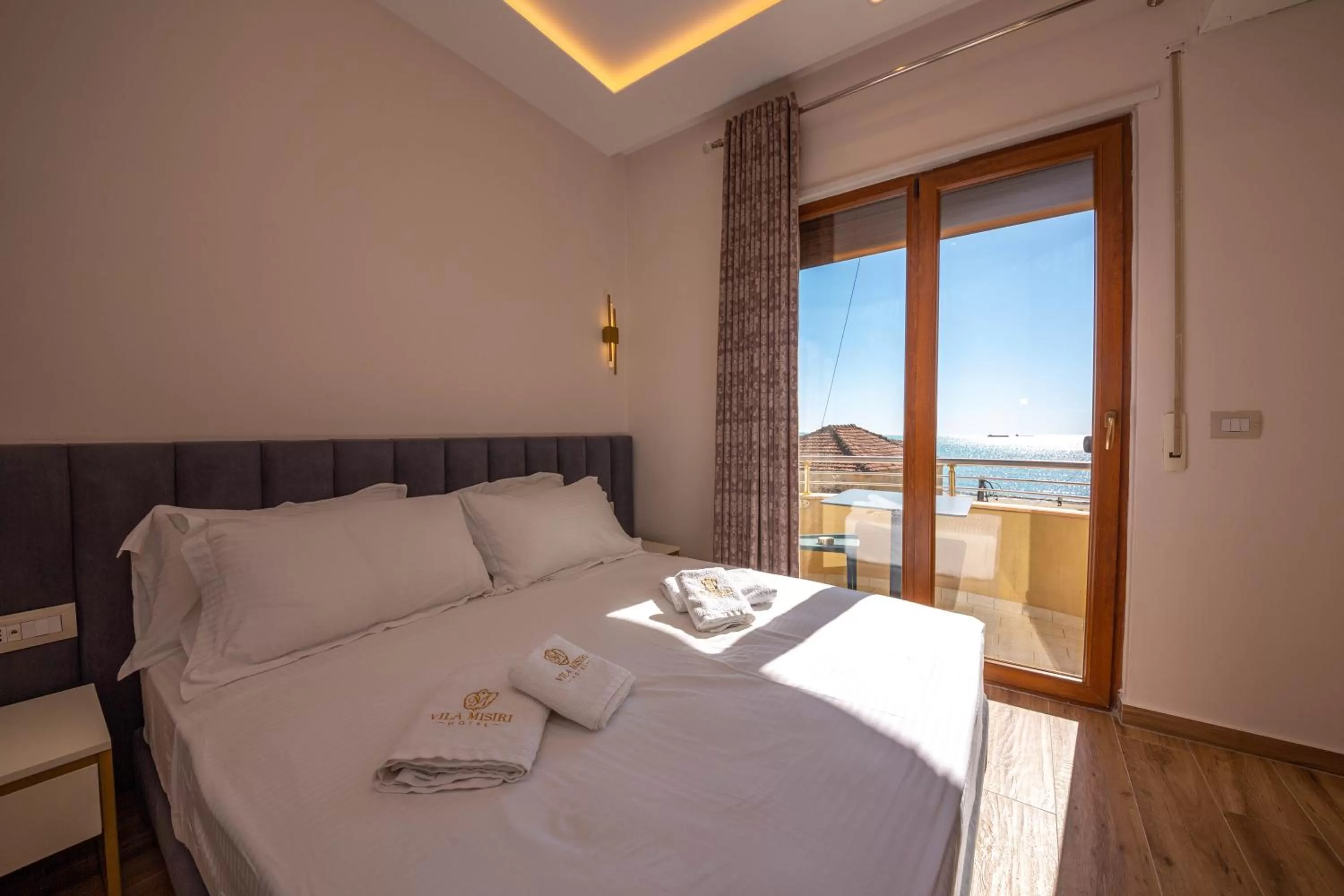 Double Room with Balcony and Sea View in Hotel Vila Misiri