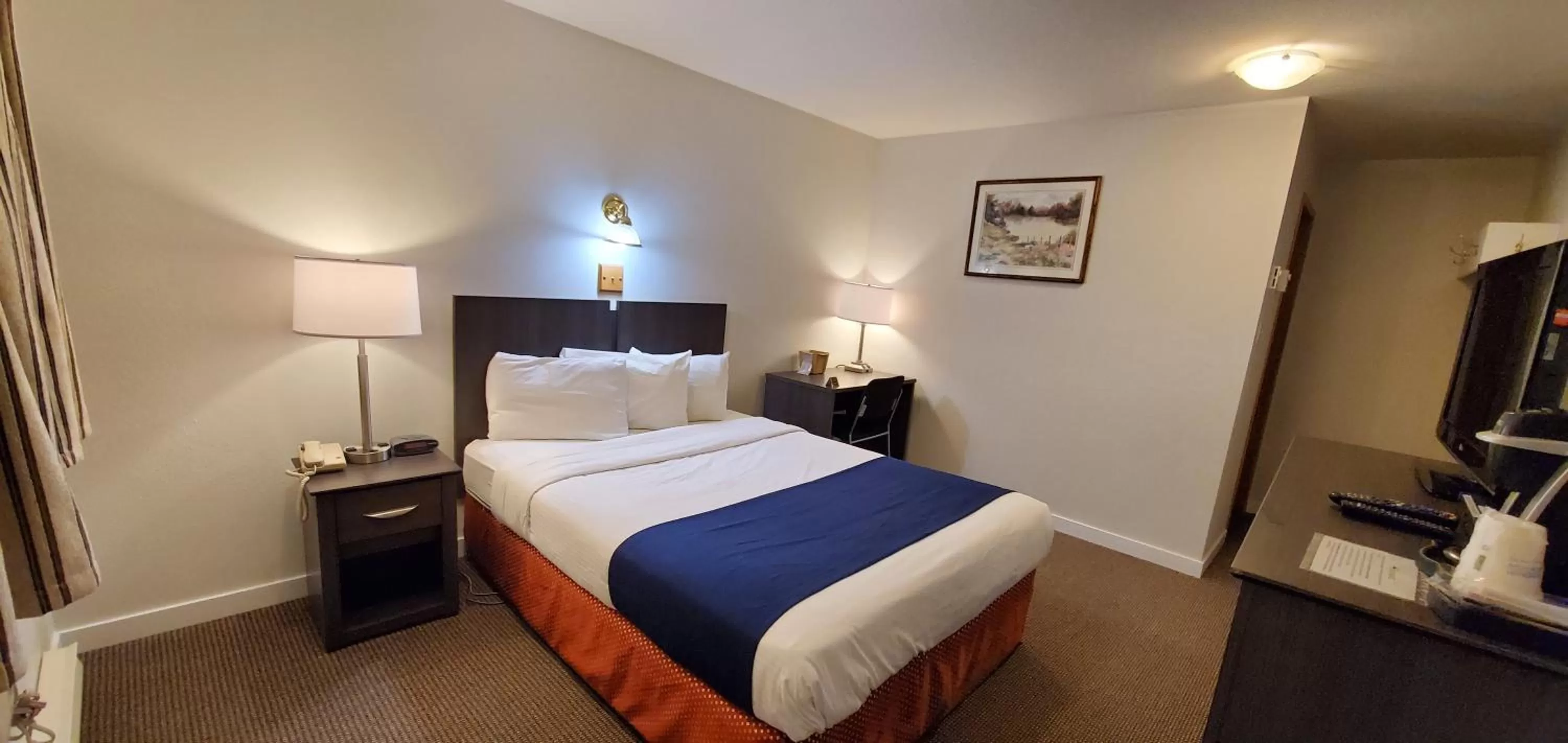 Queen Room - Non-Smoking in Travelodge by Wyndham McBride