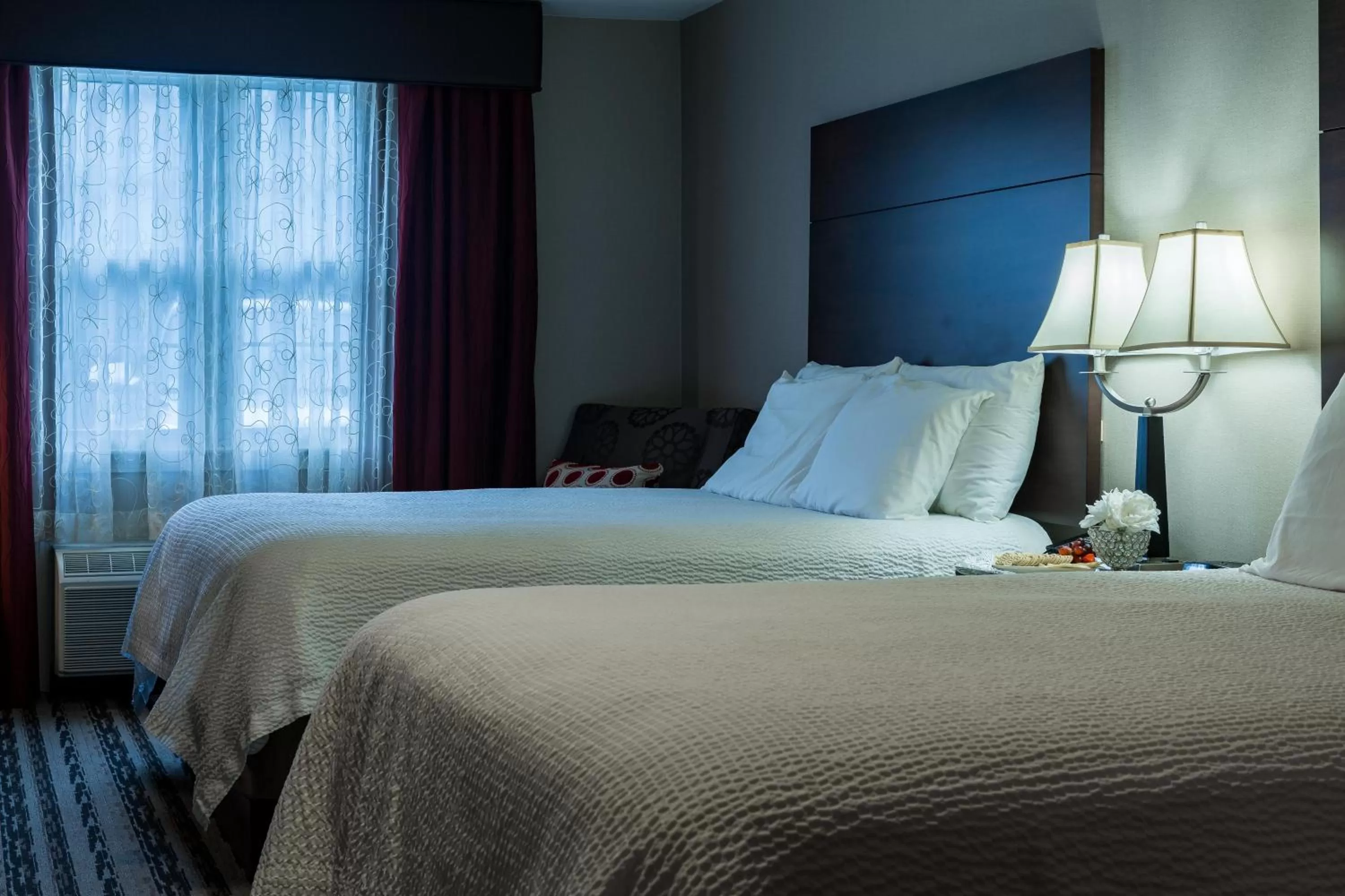 Deluxe Queen Room in Colonial Hotel