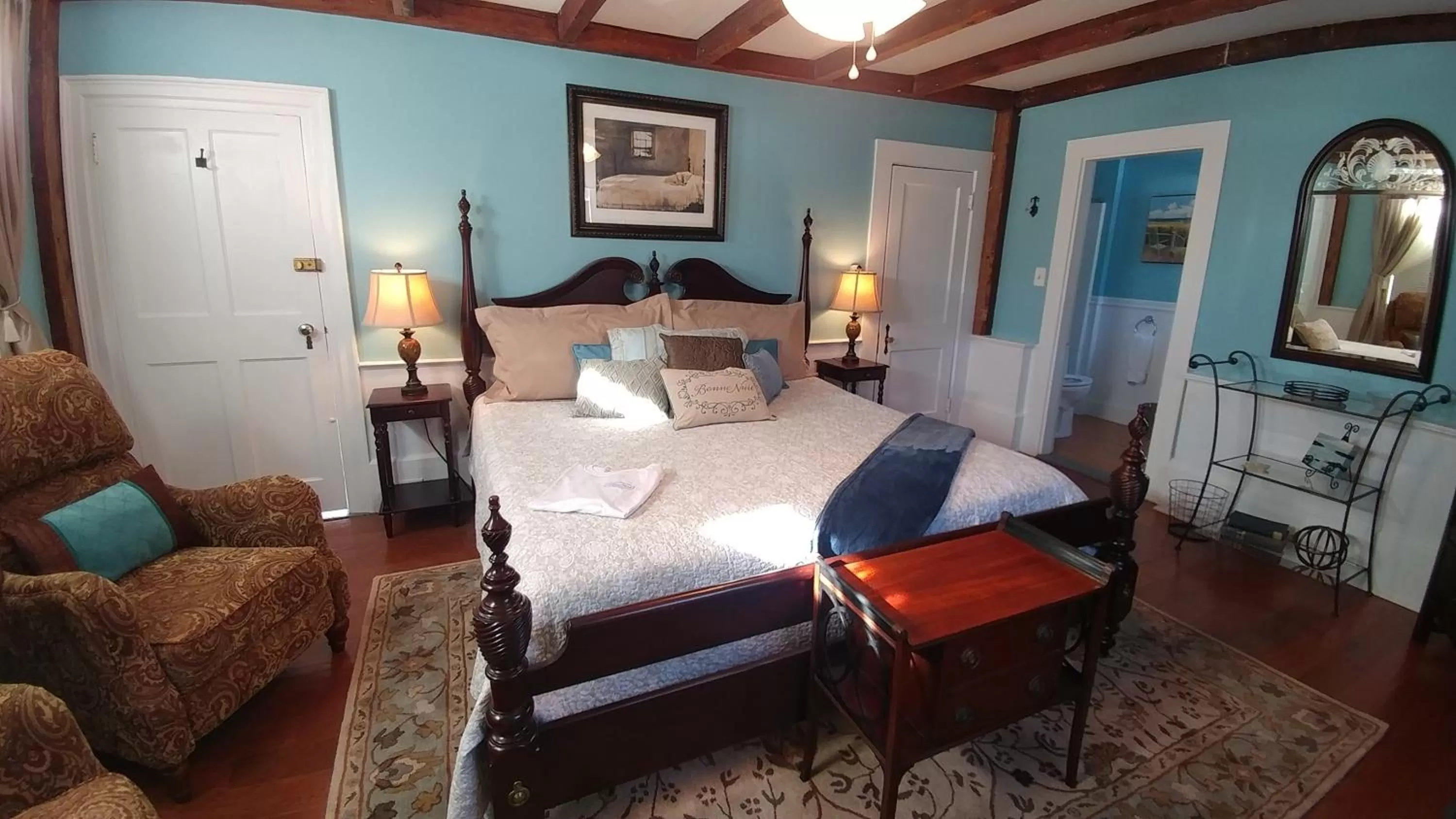 One-Bedroom Suite in 2 River Road Inn Cottages