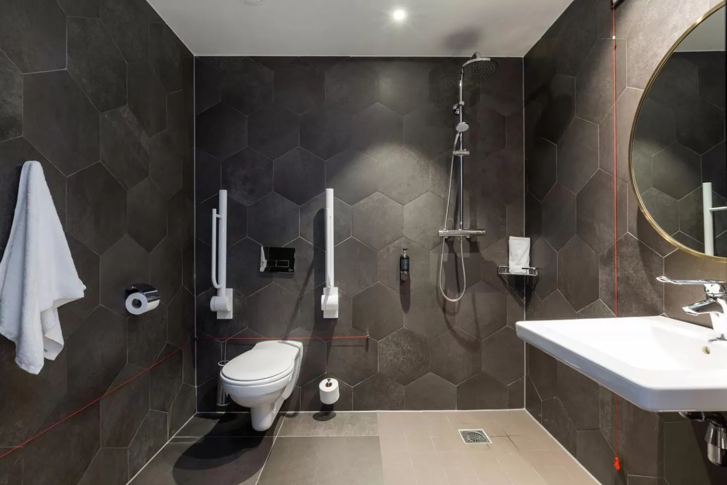 Twin Room - Disability Access in The James Rotterdam