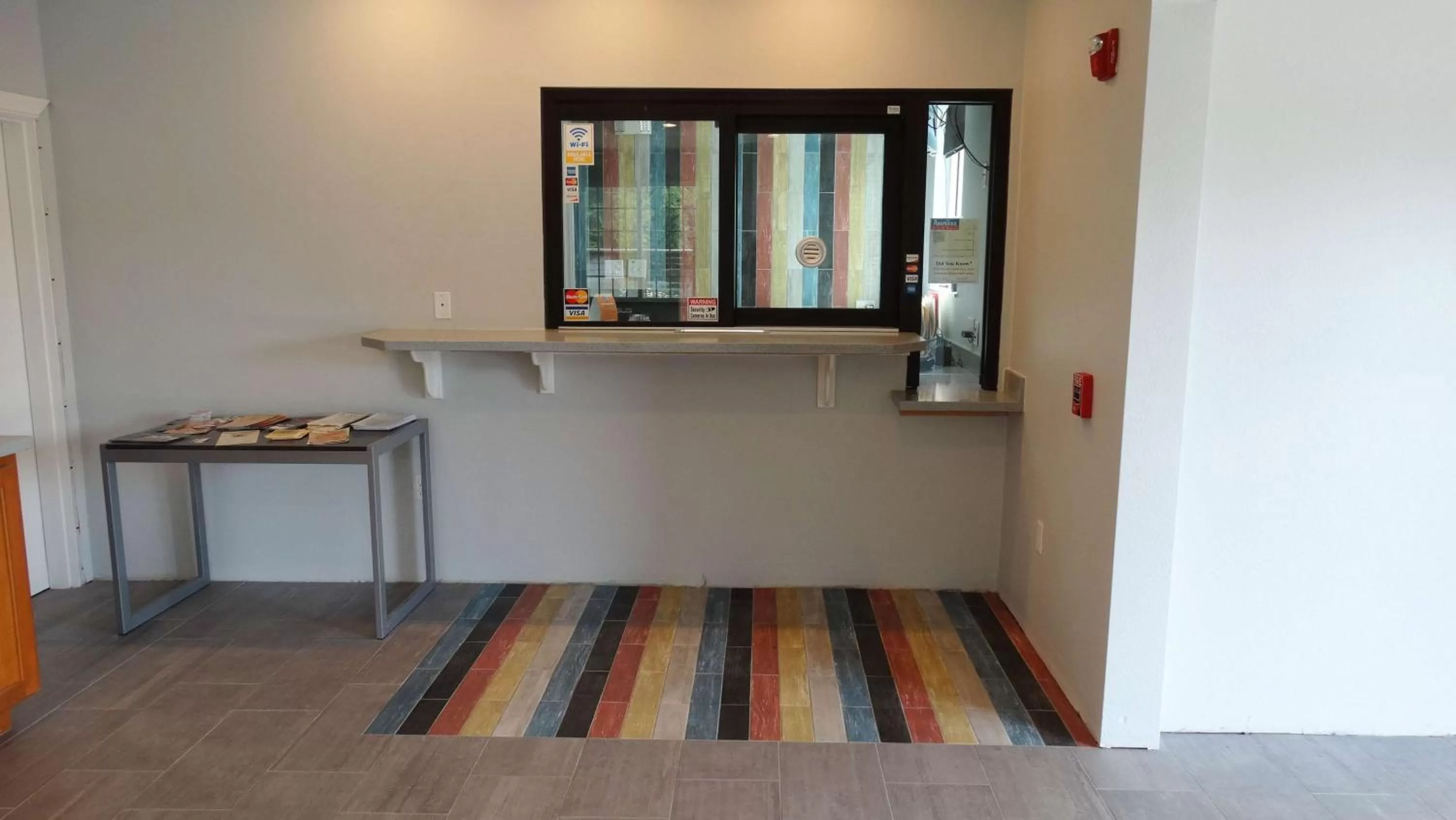 Quadruple Room - Non-Smoking in Motel 6 Houston, TX – Willowbrook Mall