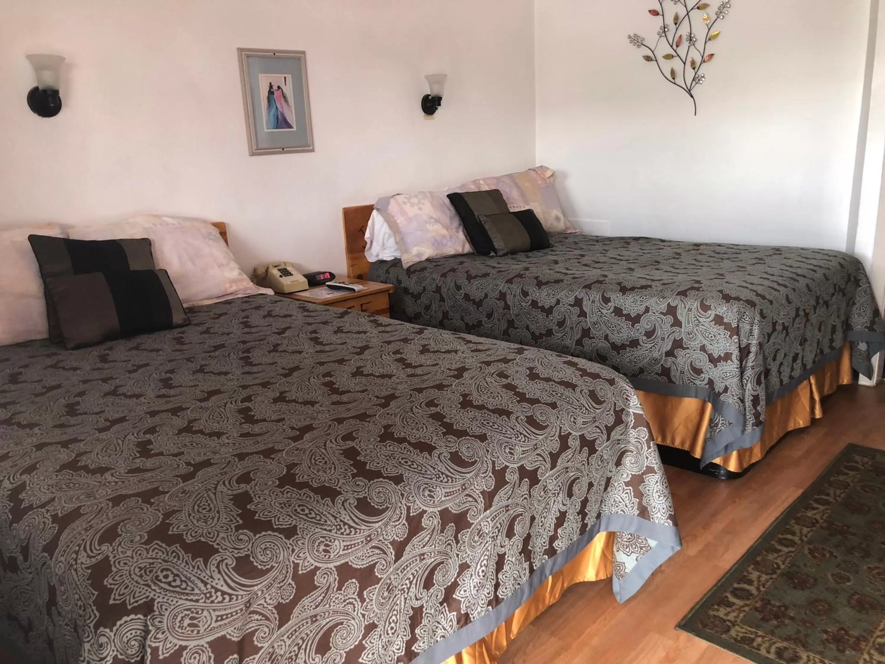 Deluxe Room with Two Double Beds in Highlander Motel