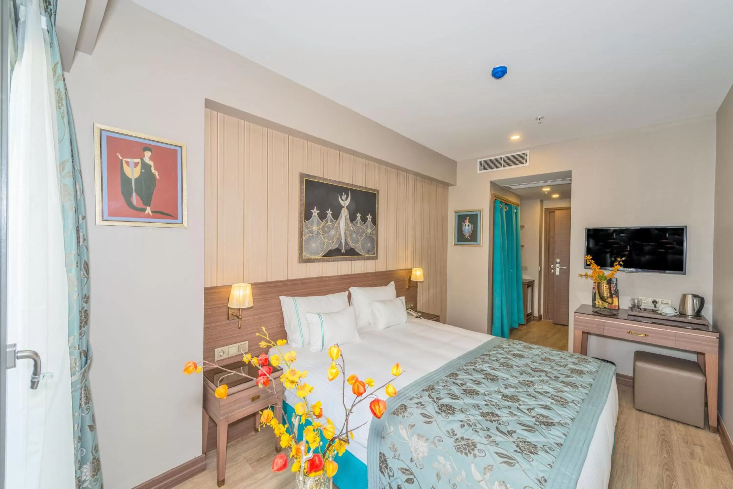 Deluxe Twin Room in Taximist Hotel