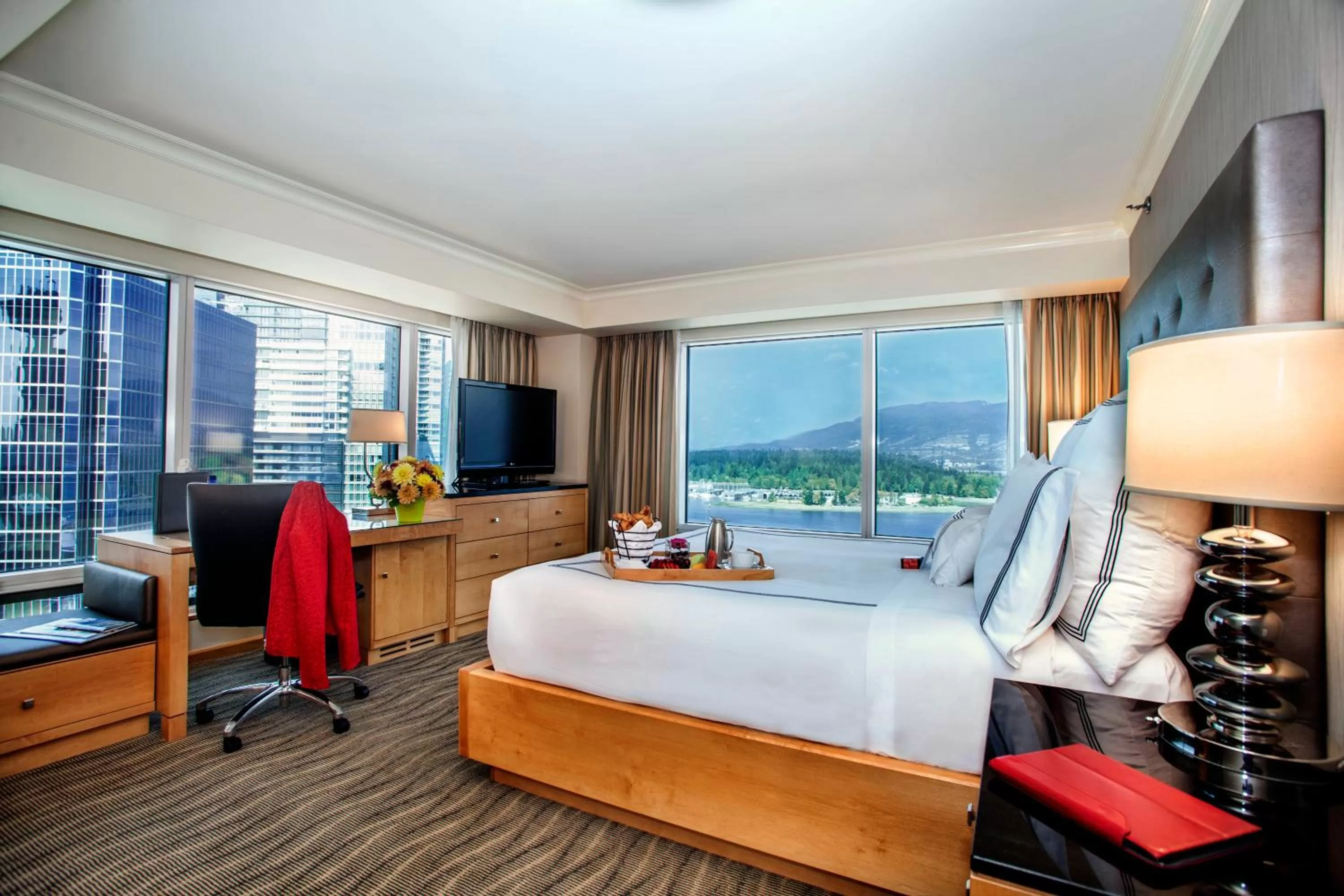 Premier King Room in Pan Pacific Vancouver