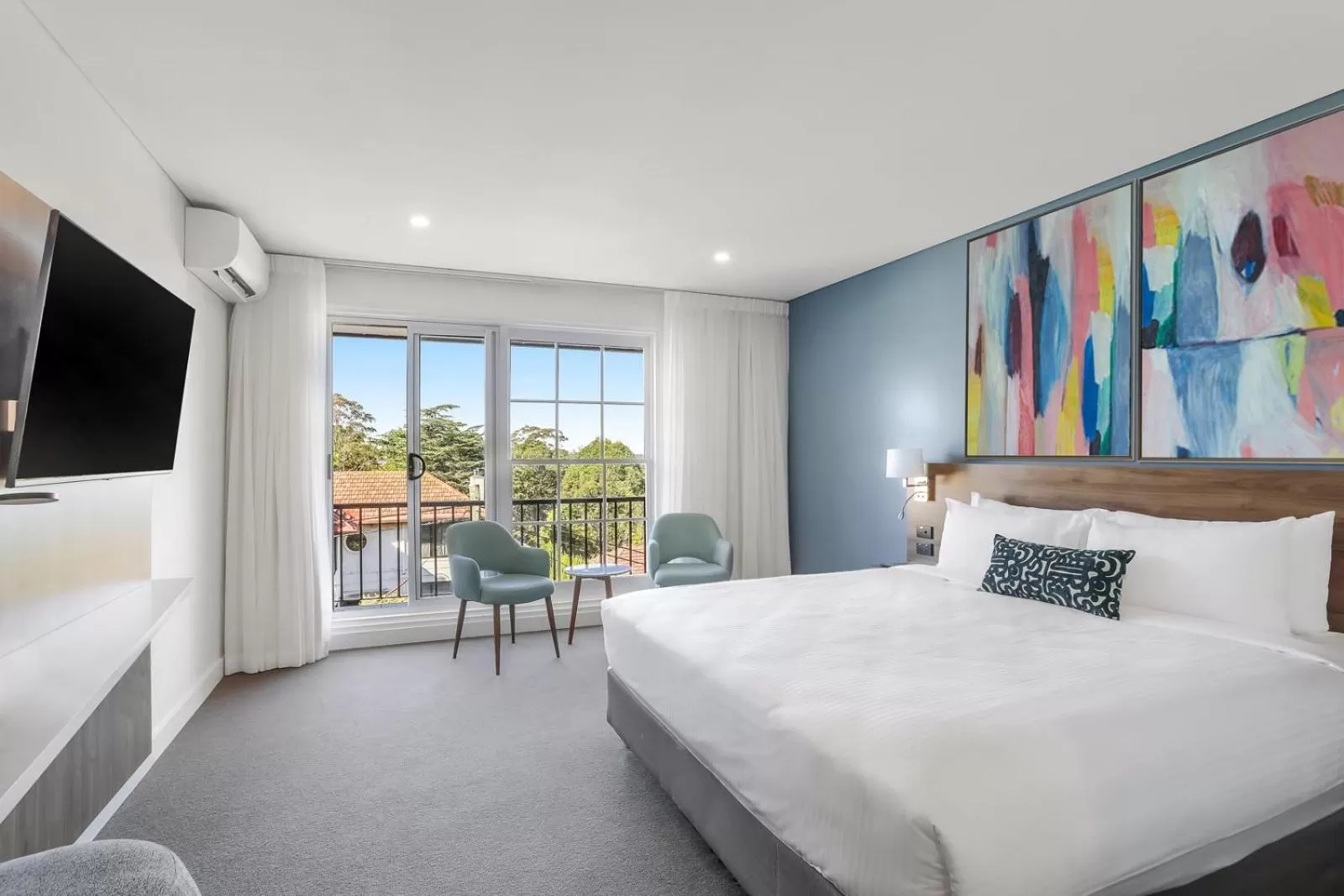 King Room with Balcony in Killara Hotel & Suites