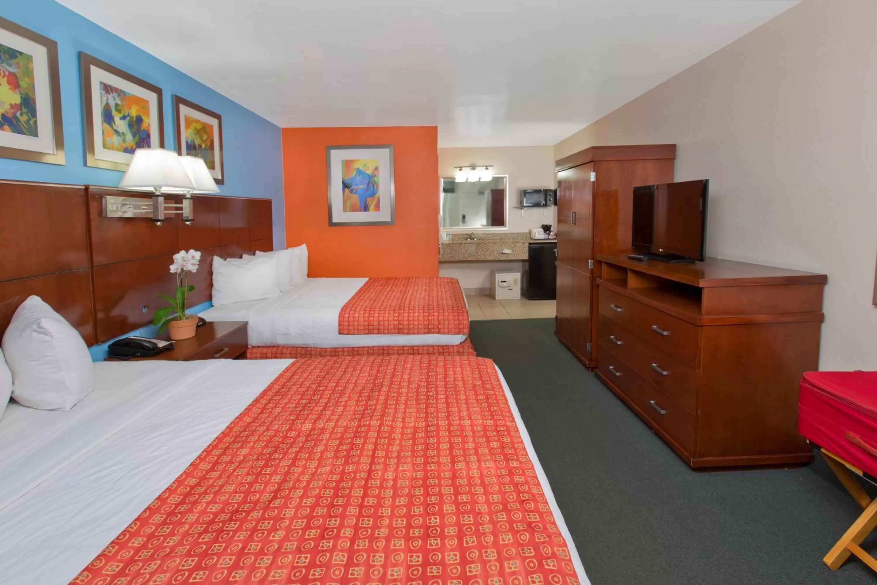 Standard Two Queen Beds, Waterpark View in Ramada by Wyndham Flamingo Water Park